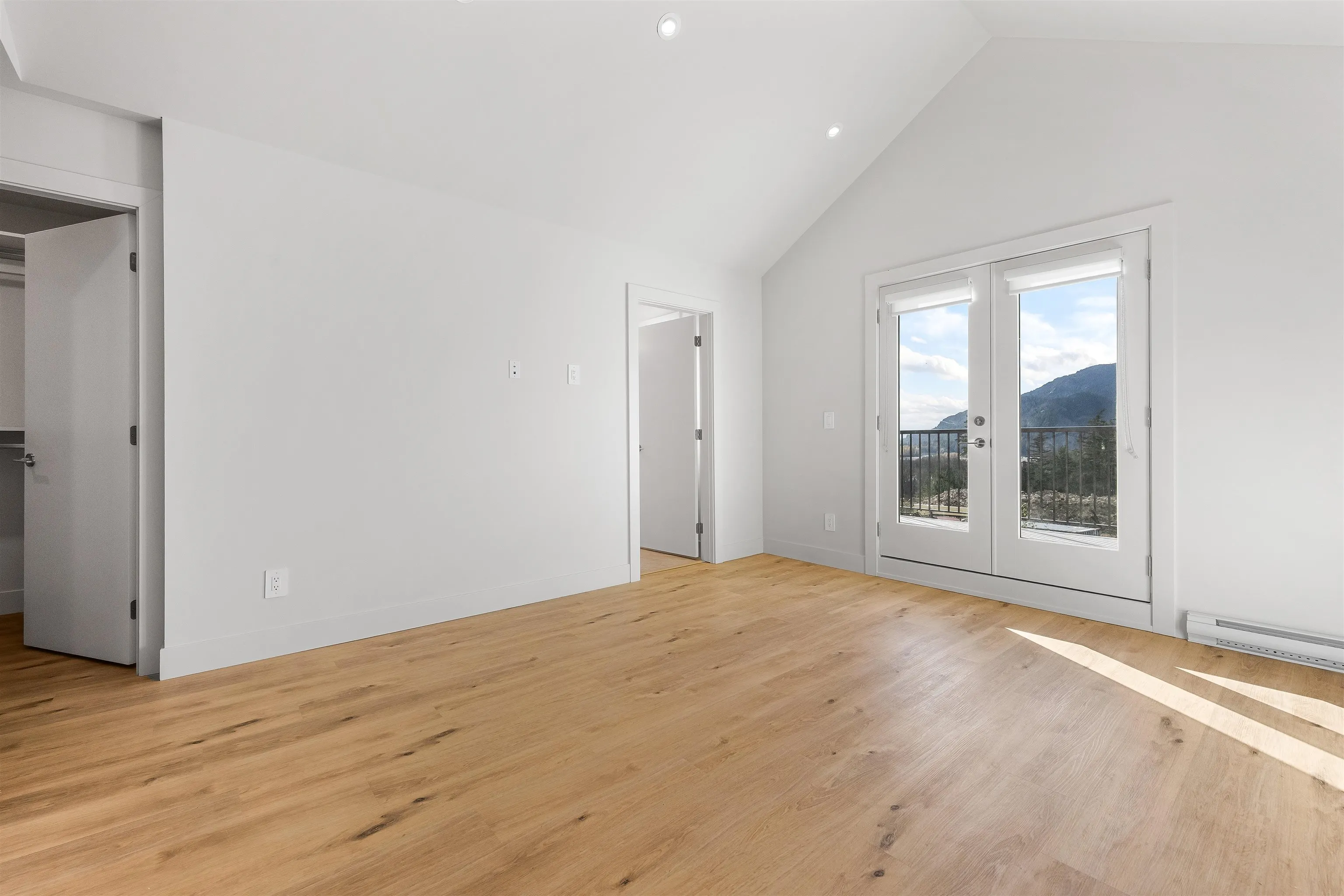 36 1928 Woodside Boulevard