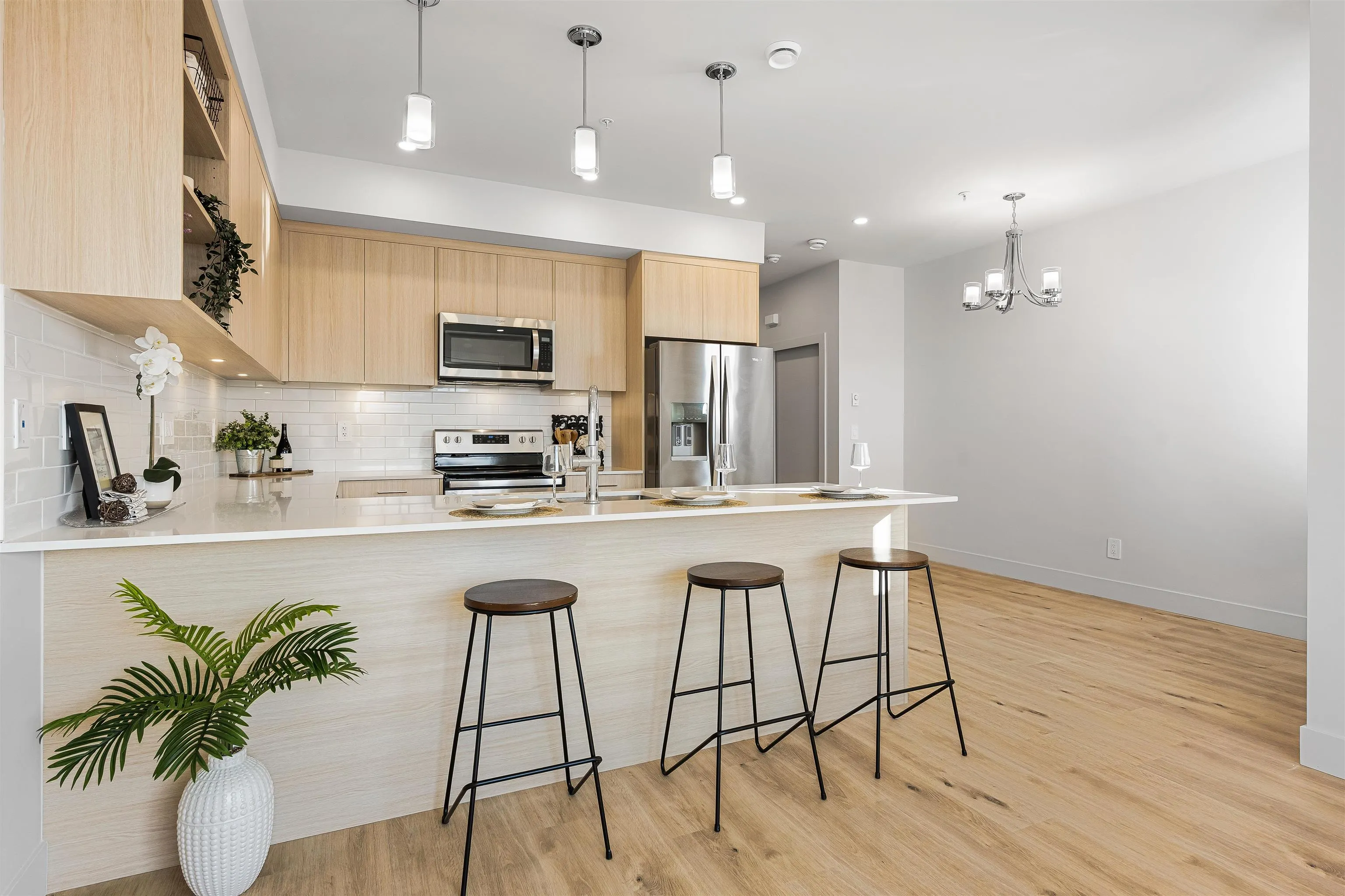 36 1928 Woodside Boulevard