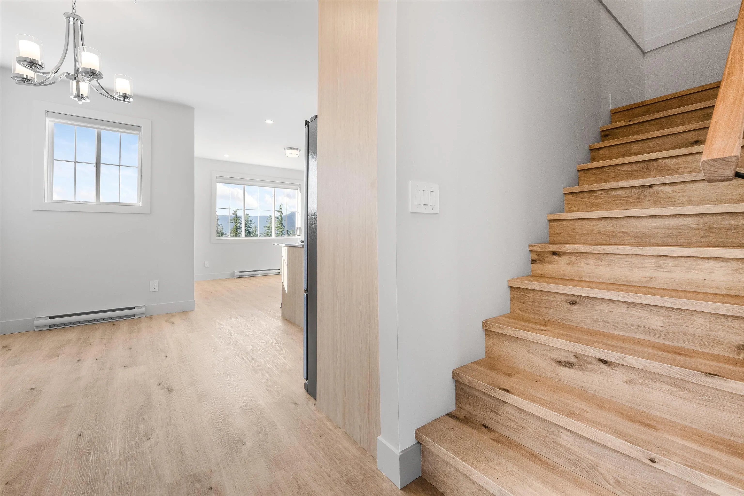 36 1928 Woodside Boulevard