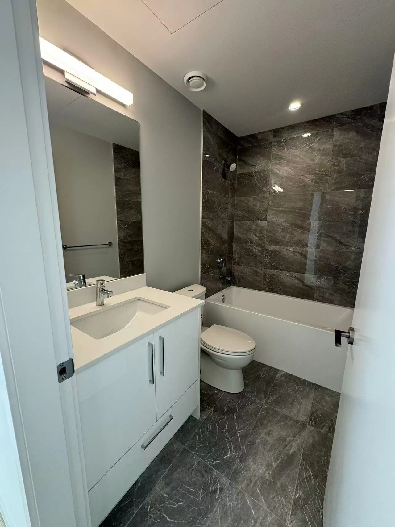 56 4337 Boundary Road