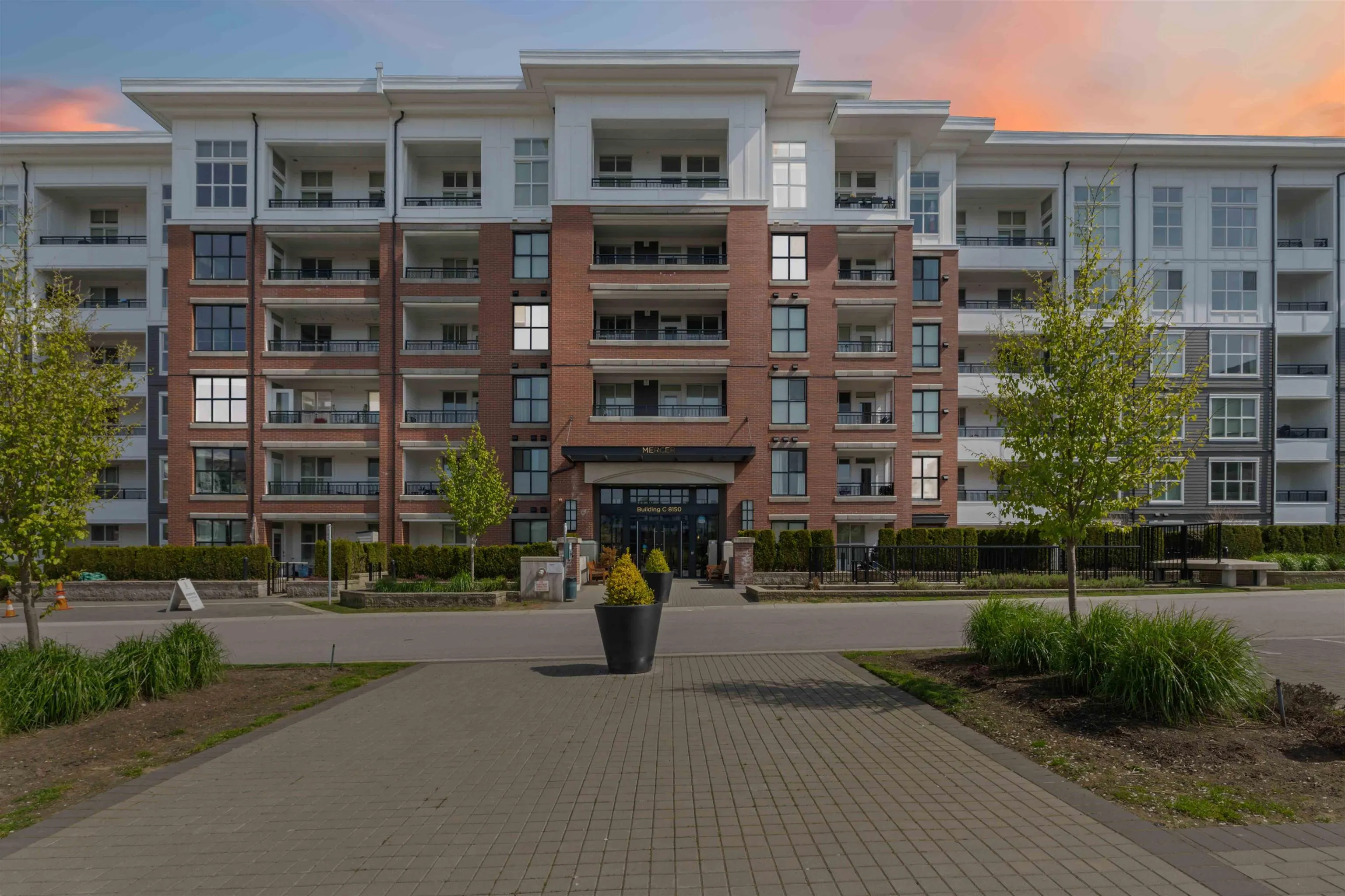 C520 8150 207 Street