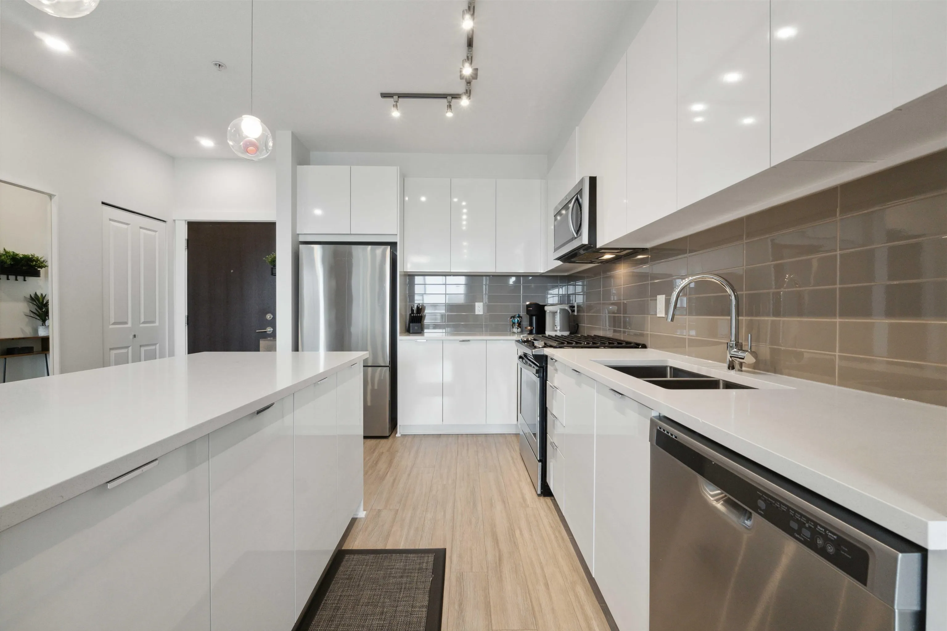 C520 8150 207 Street