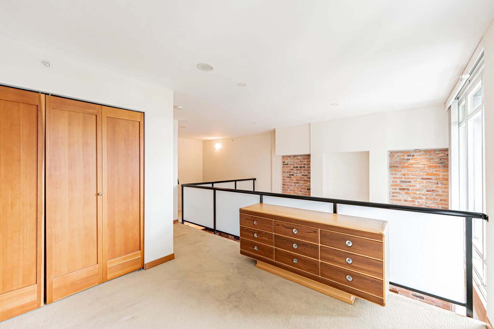 412 10 Renaissance Square