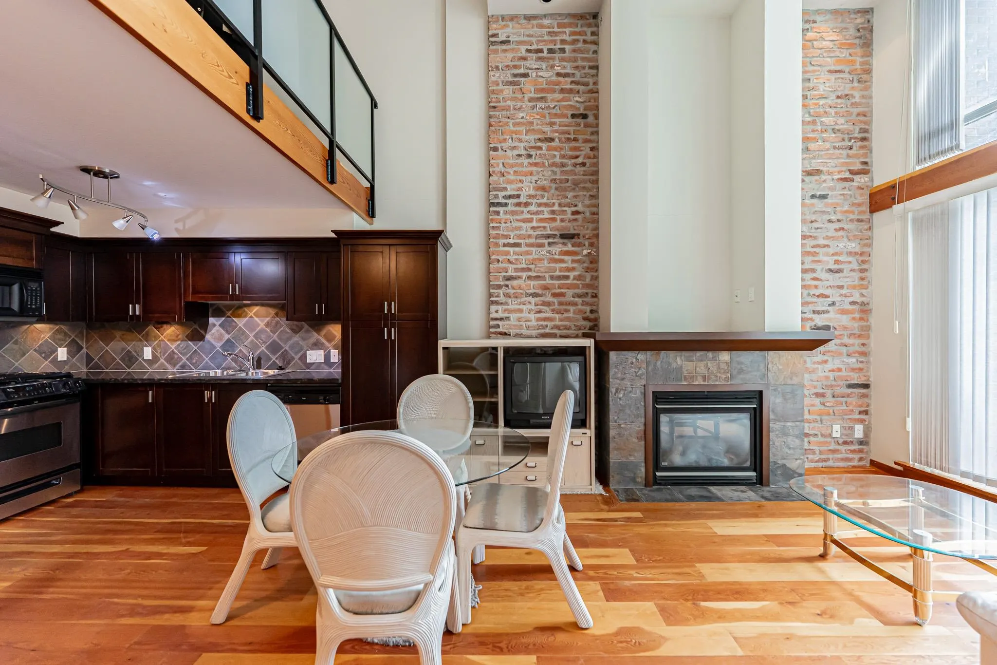 412 10 Renaissance Square