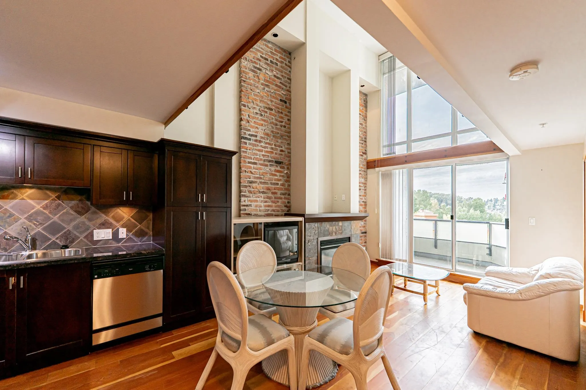 412 10 Renaissance Square