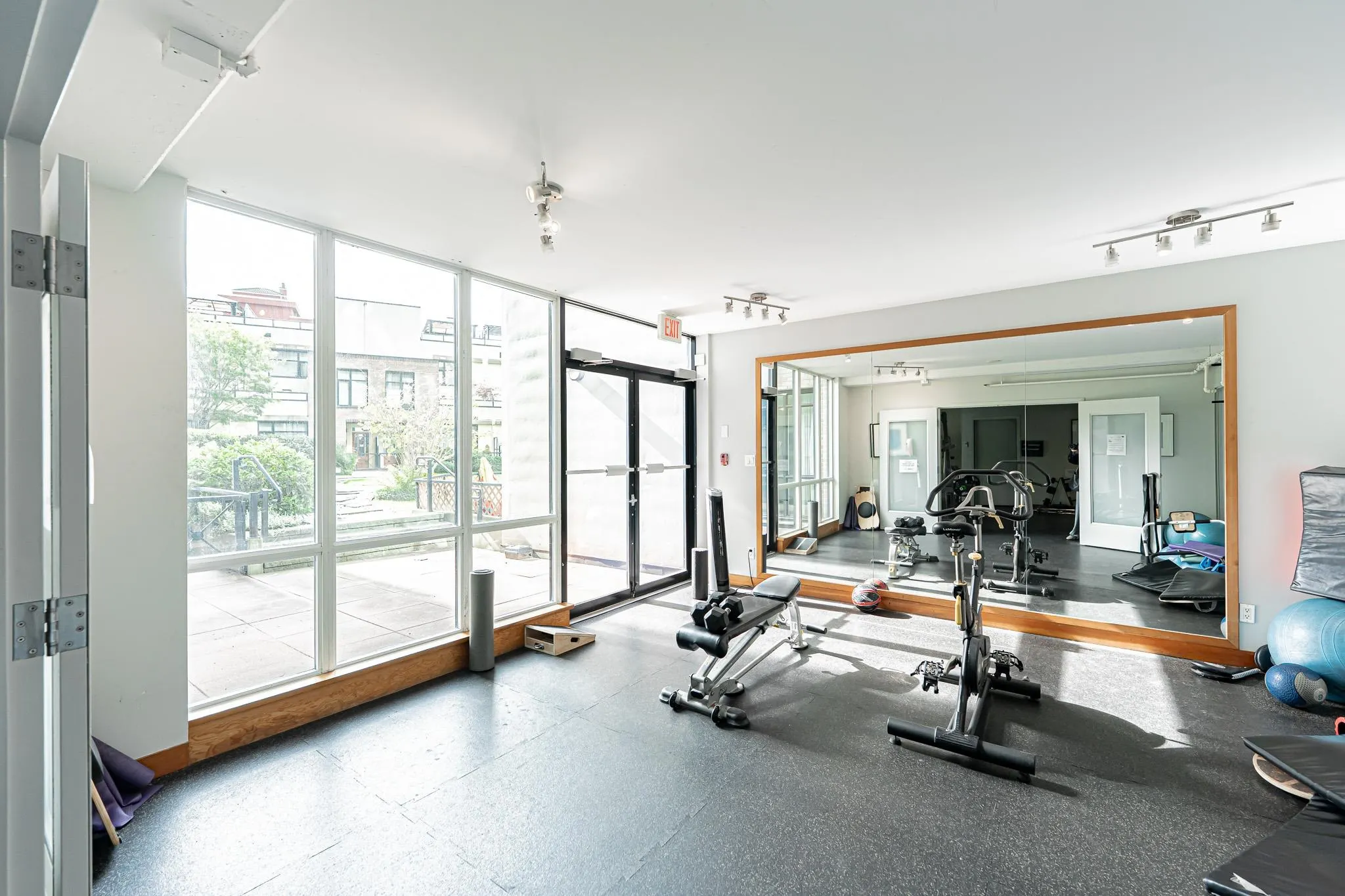 412 10 Renaissance Square