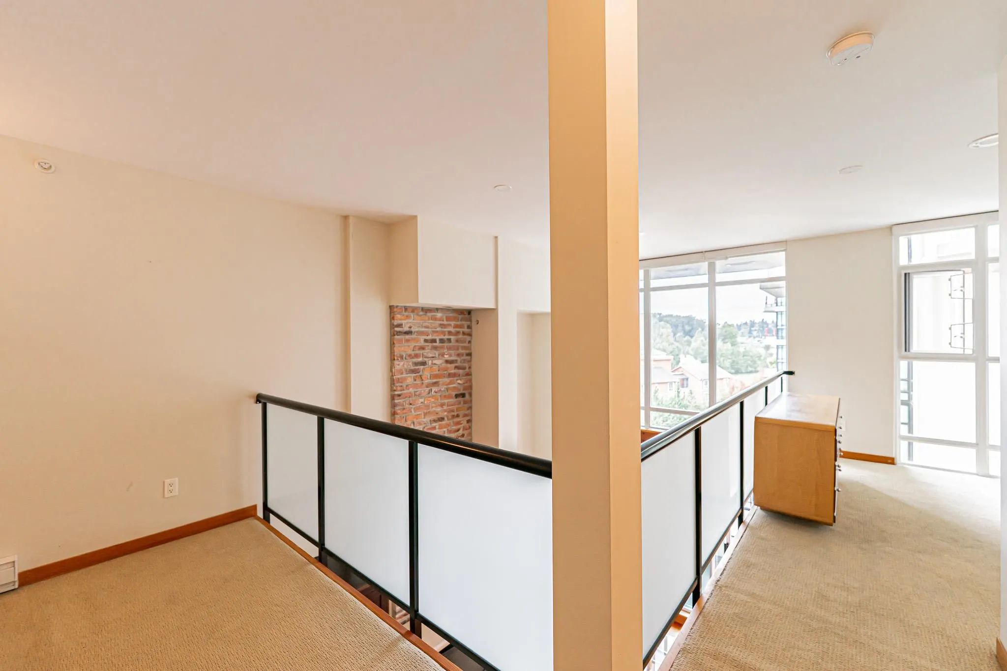 412 10 Renaissance Square