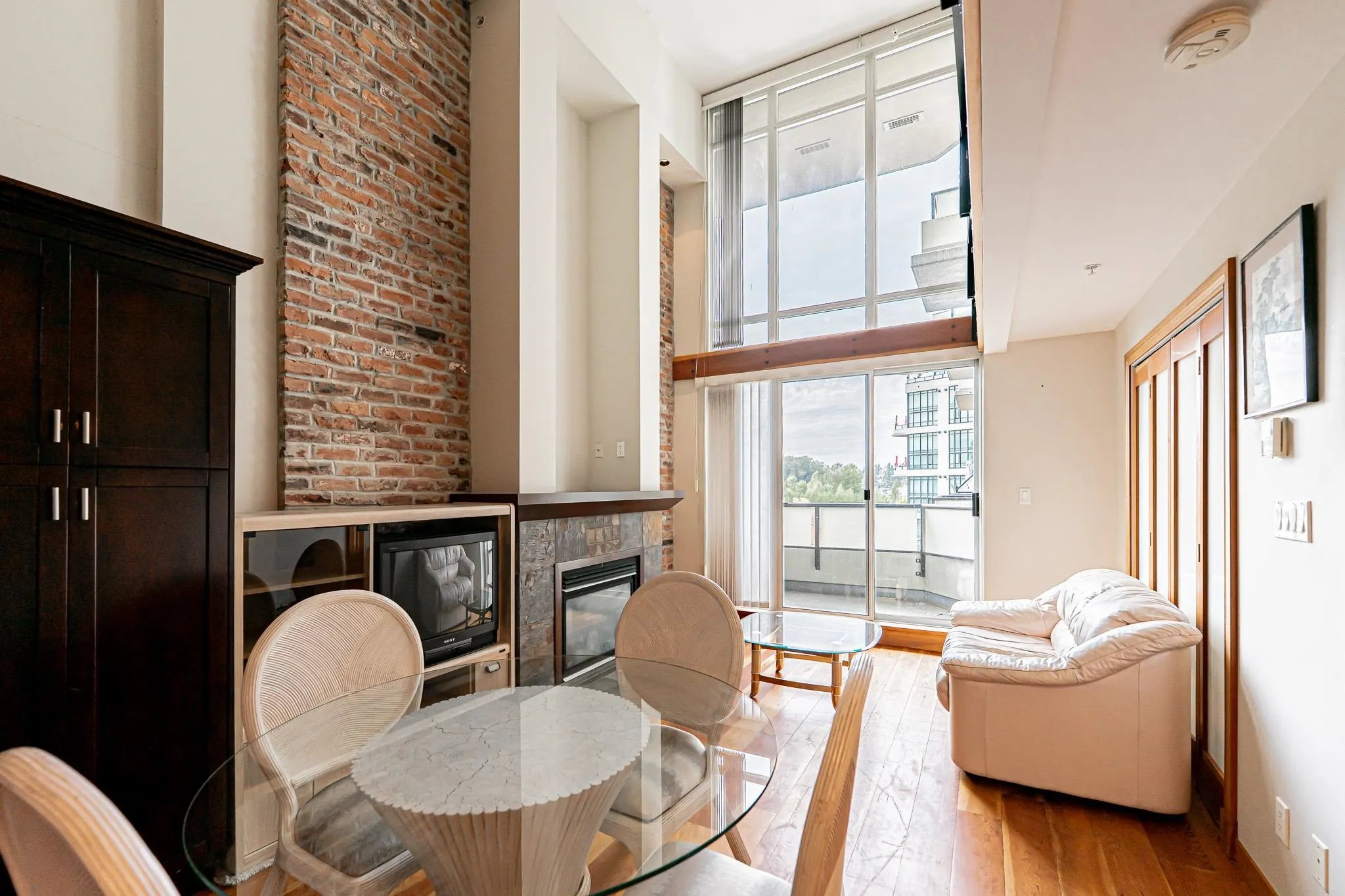 412 10 Renaissance Square