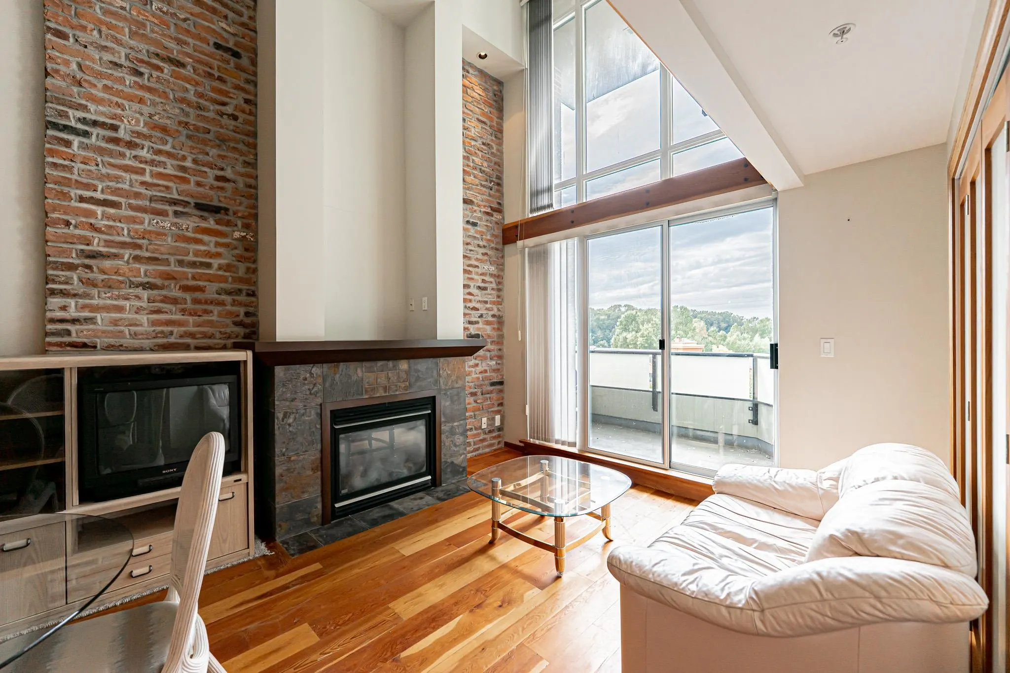 412 10 Renaissance Square