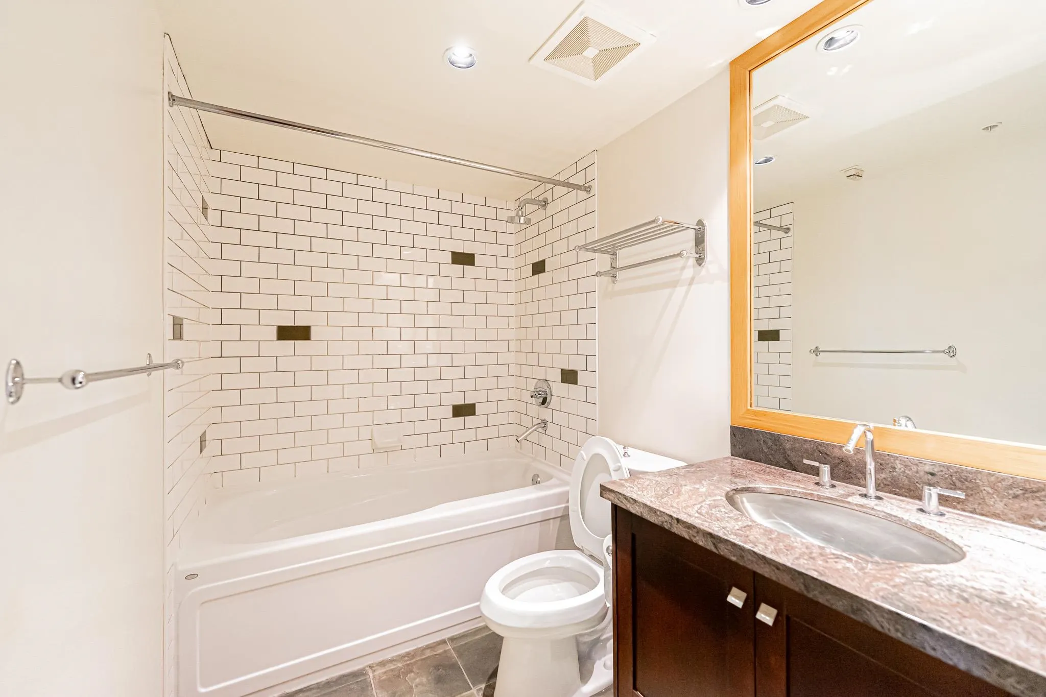 412 10 Renaissance Square