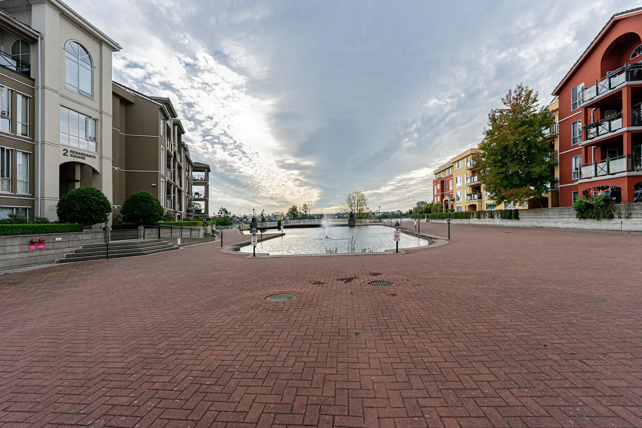 412 10 Renaissance Square