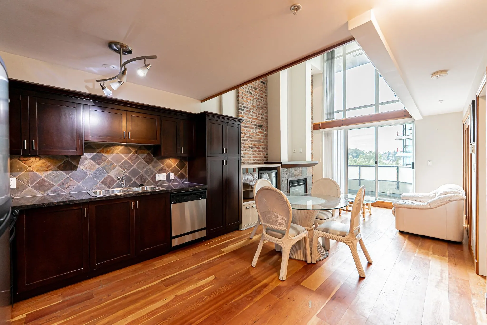 412 10 Renaissance Square