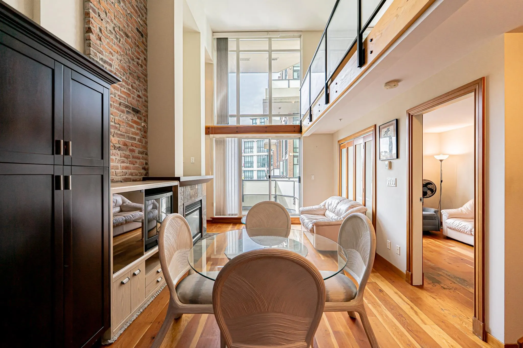 412 10 Renaissance Square