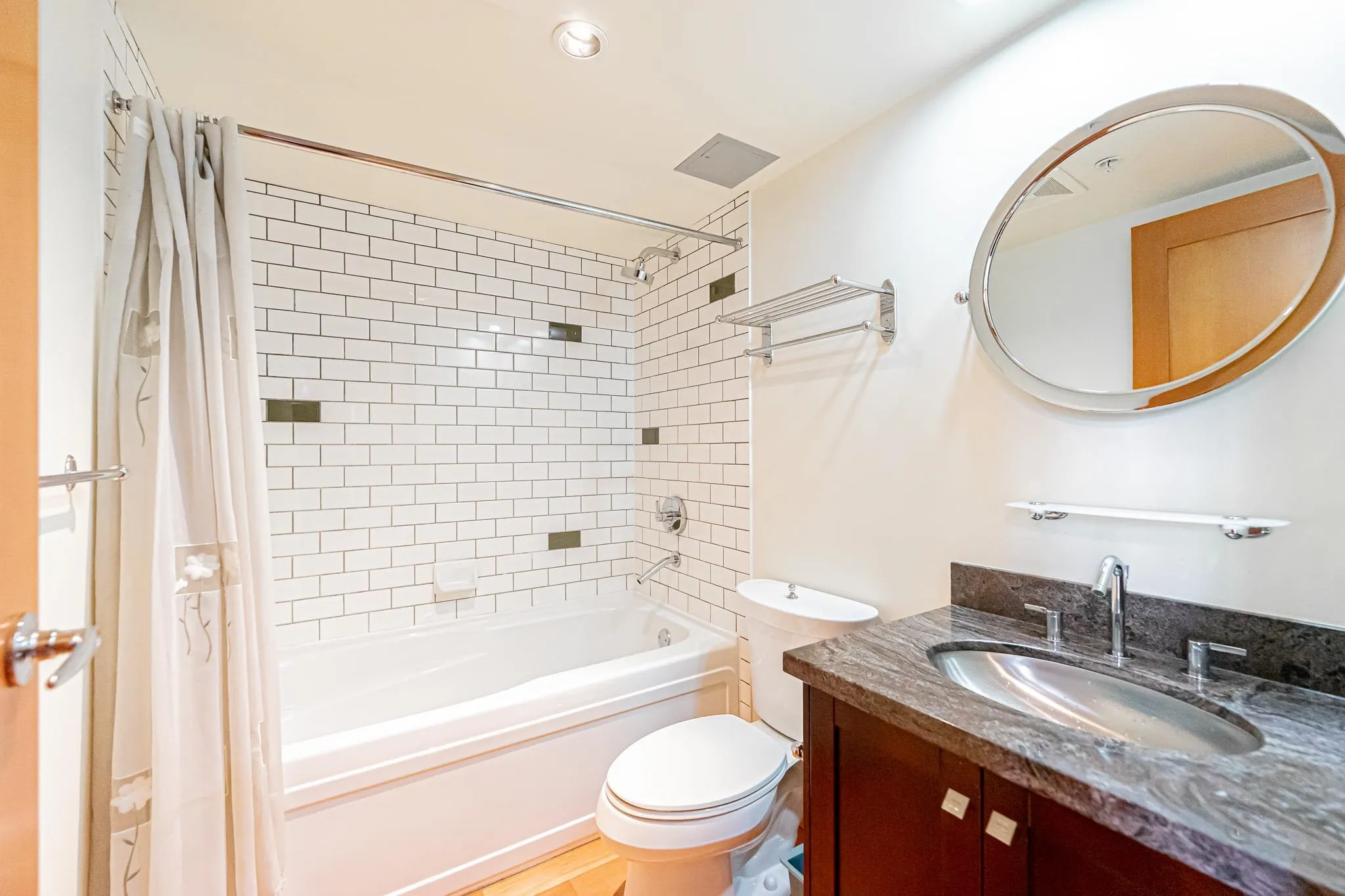 412 10 Renaissance Square