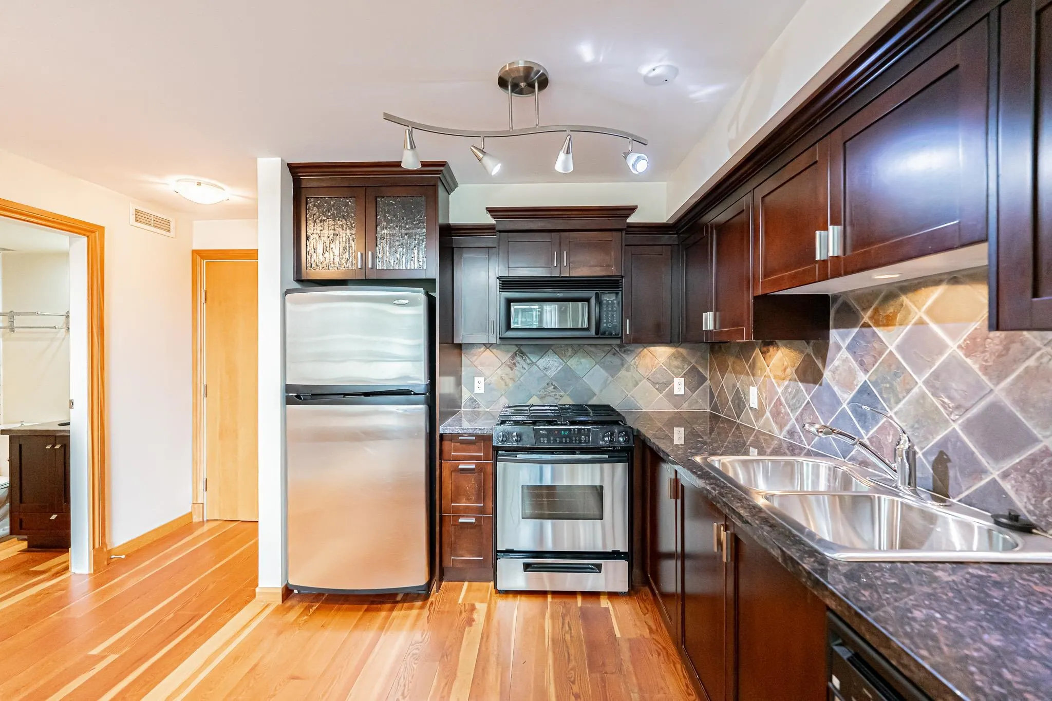 412 10 Renaissance Square