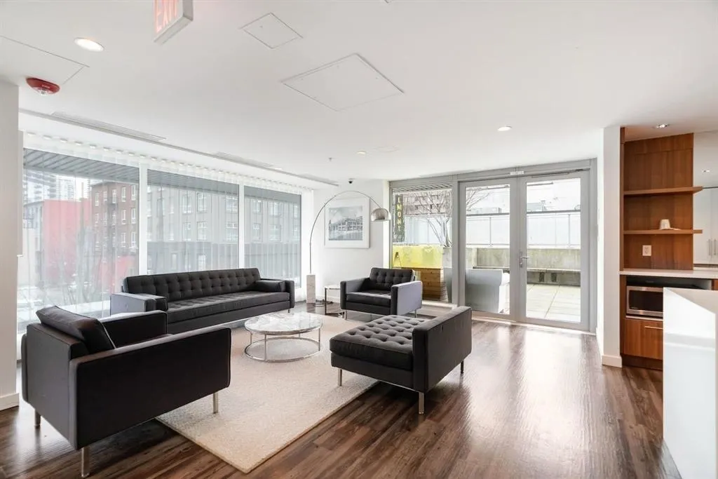 2007 999 Seymour Street