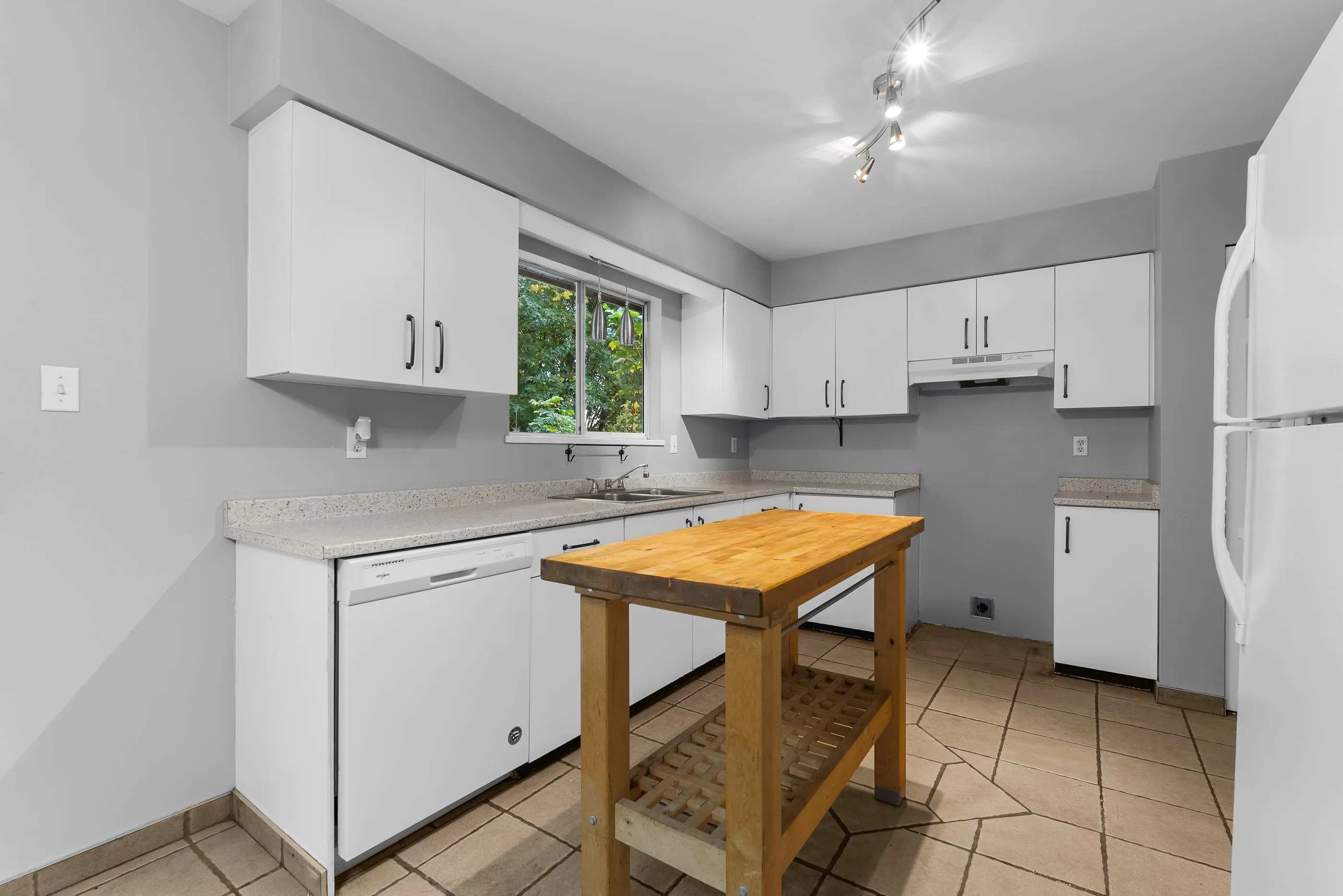 35180 Cassiar Avenue