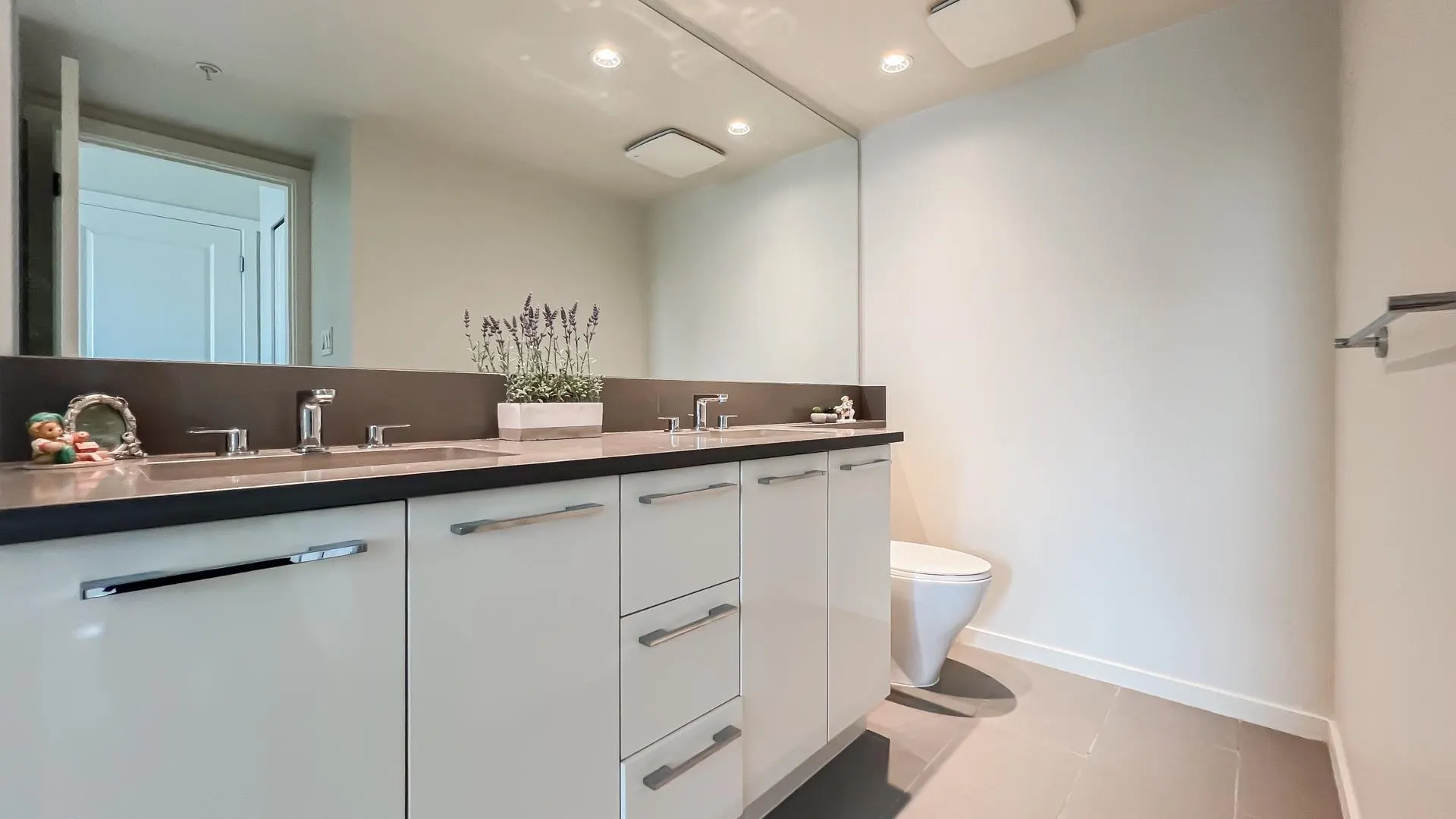 1105 6658 Dow Avenue