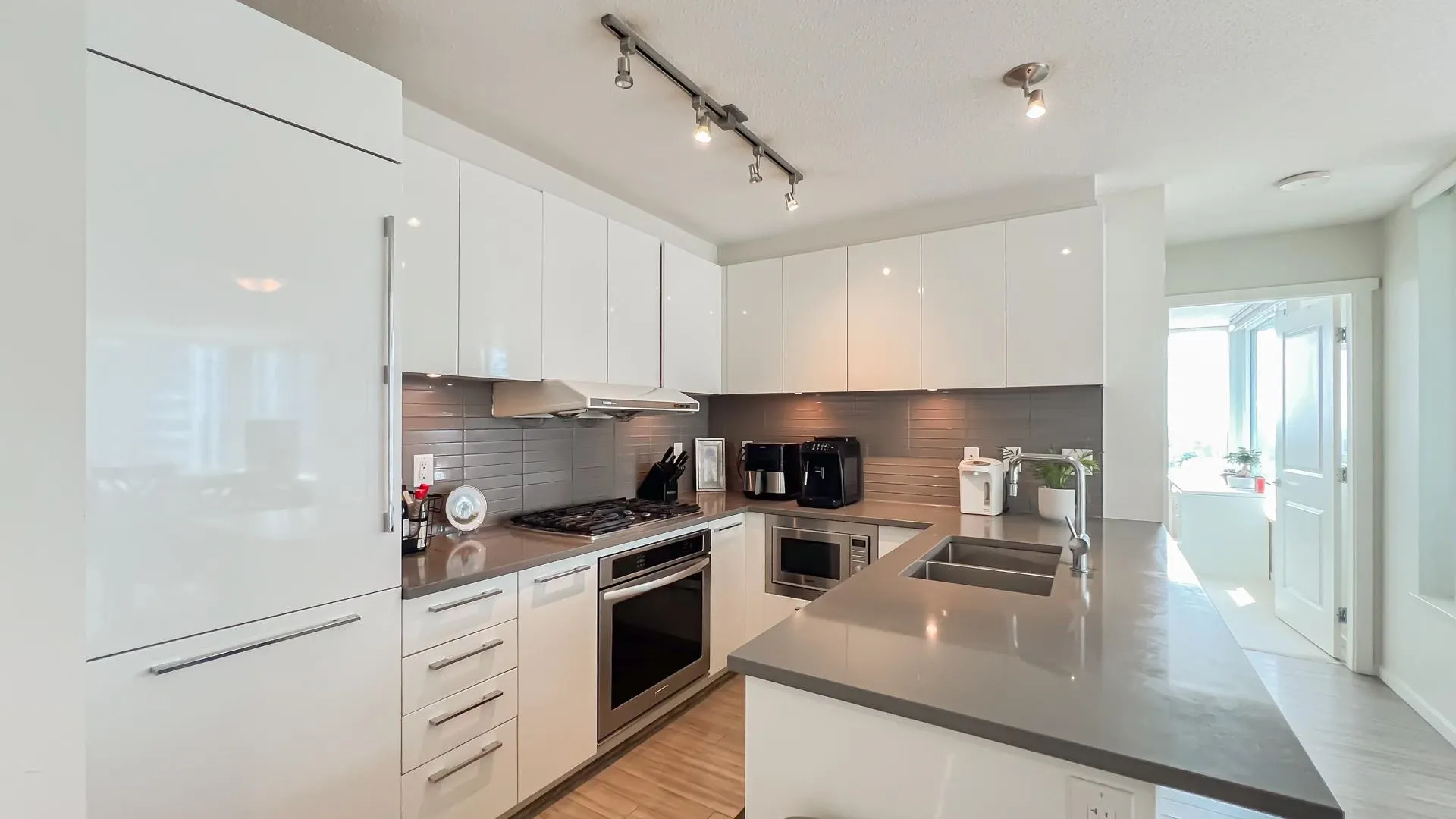 1105 6658 Dow Avenue