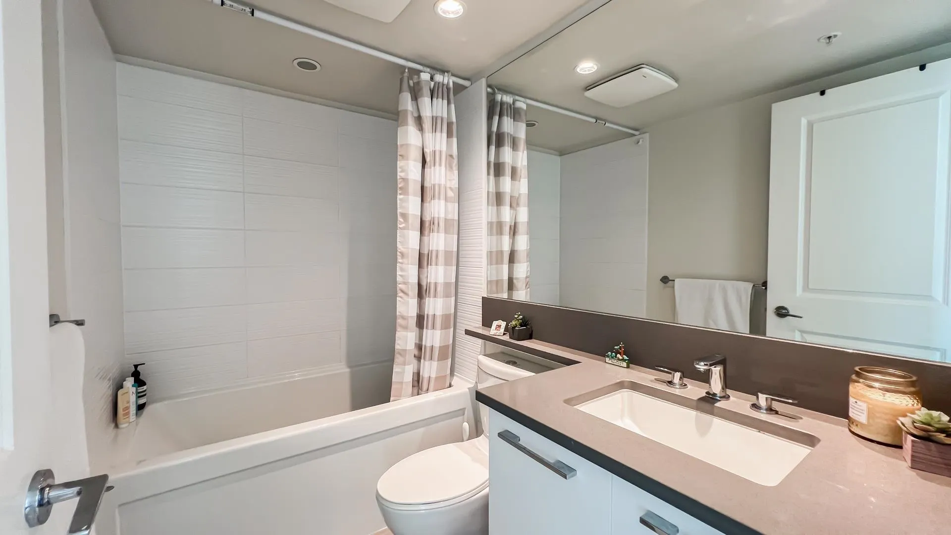 1105 6658 Dow Avenue