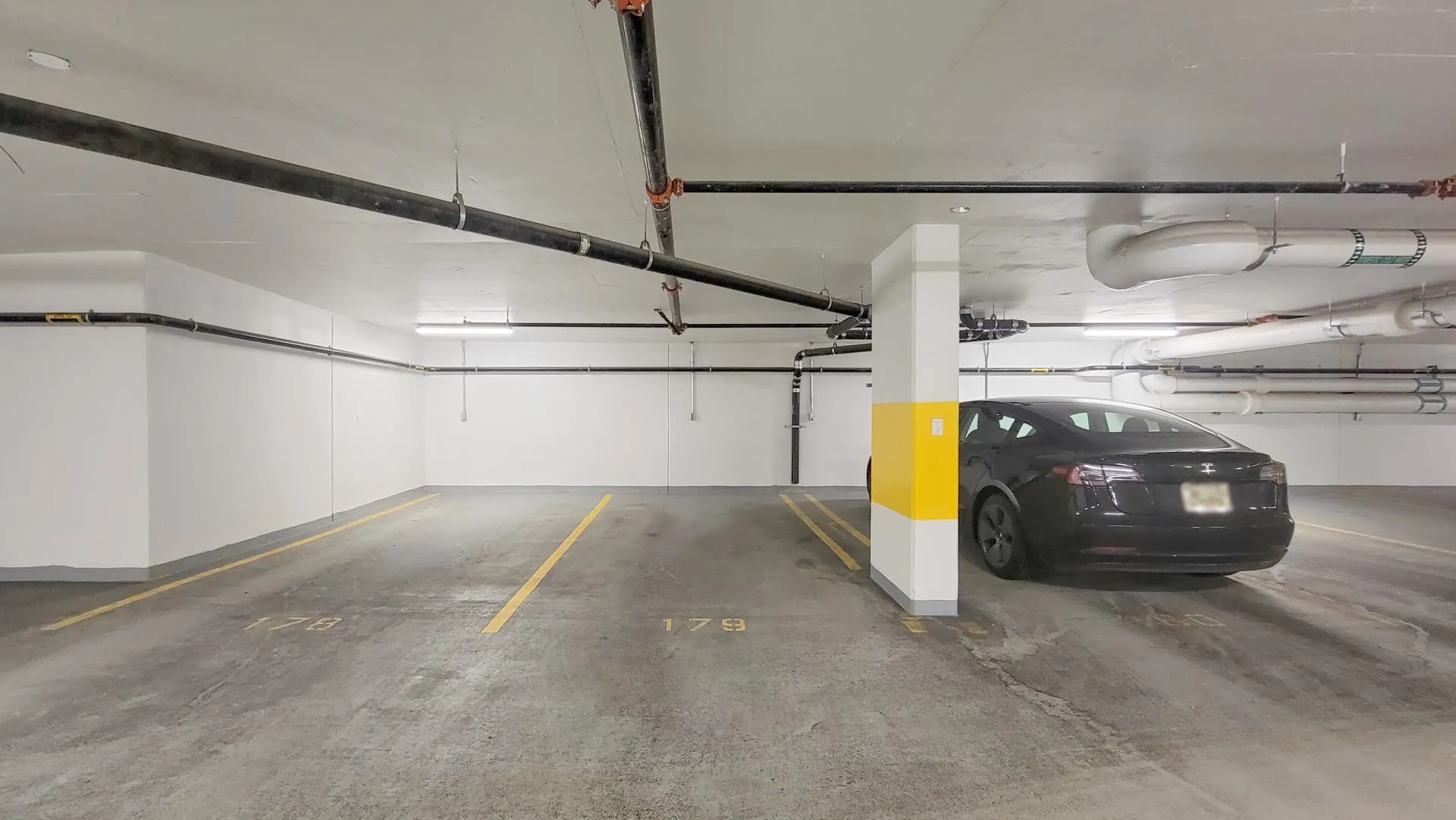 1302 1632 Lions Gate Lane