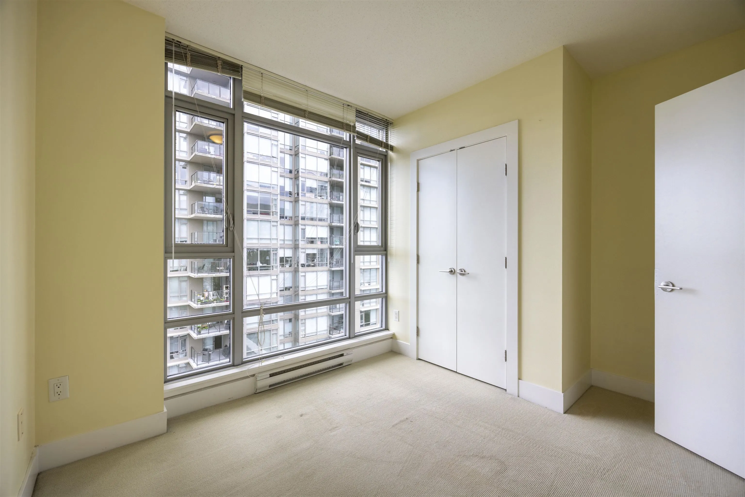 2002 1155 The High Street