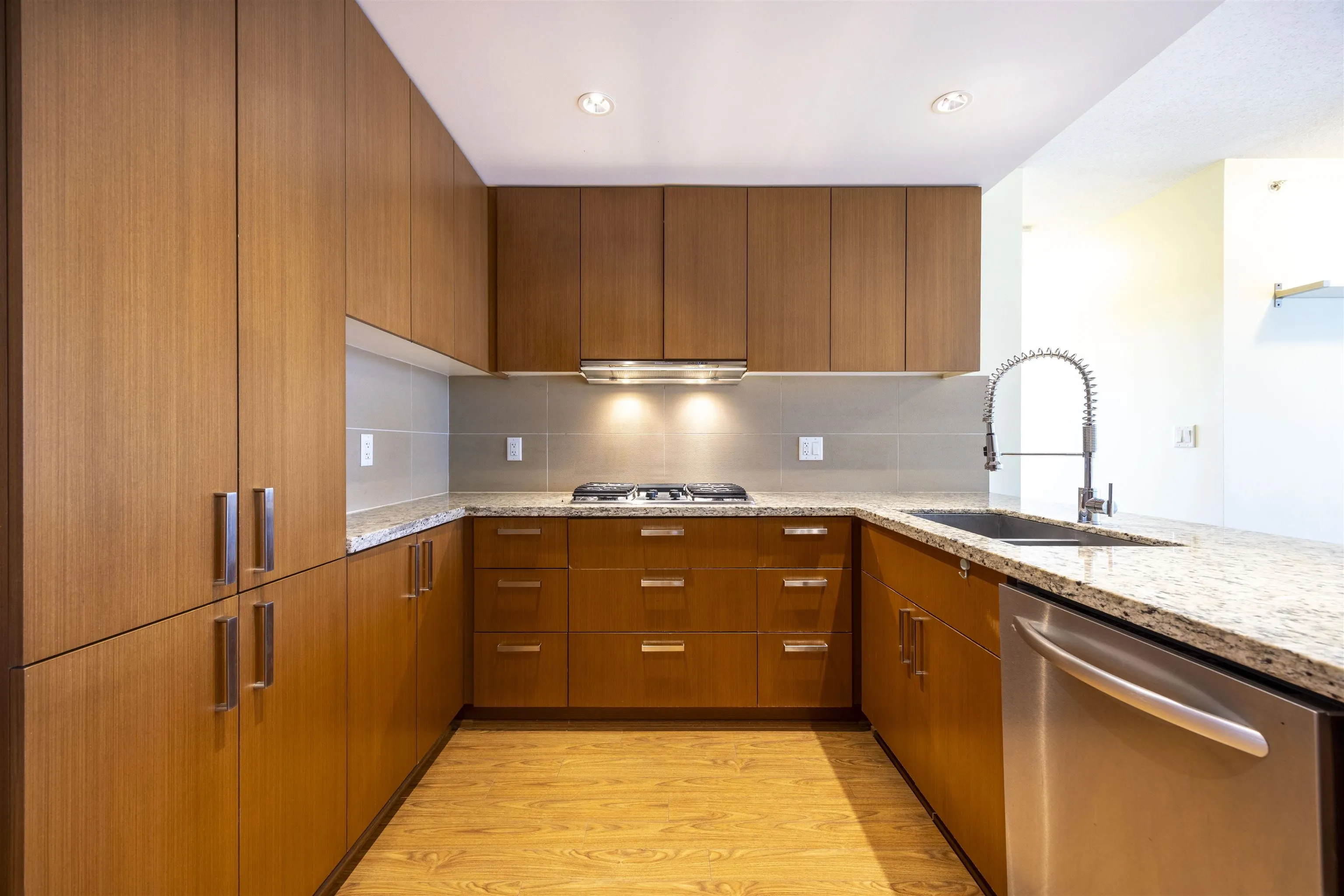 2002 1155 The High Street