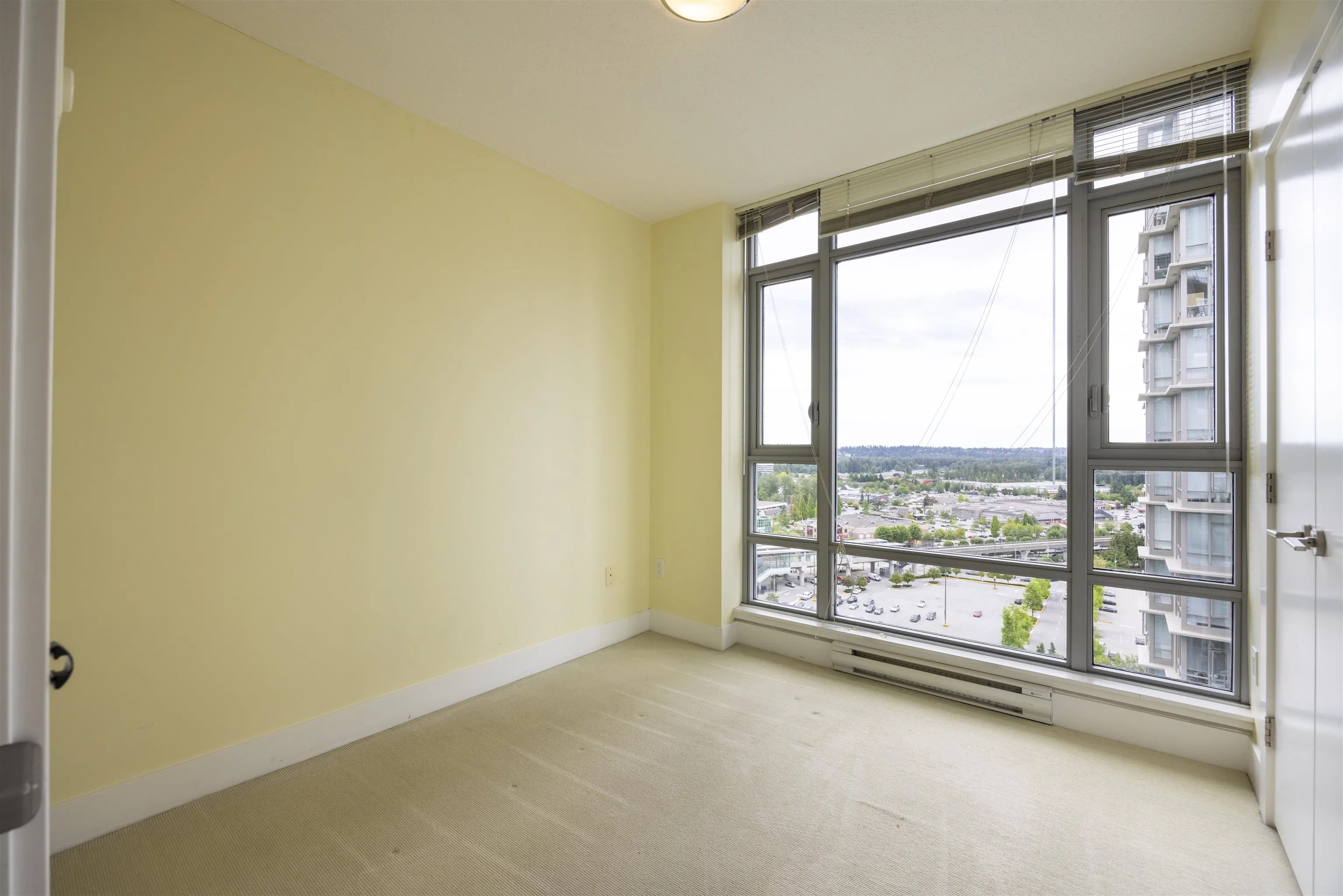 2002 1155 The High Street