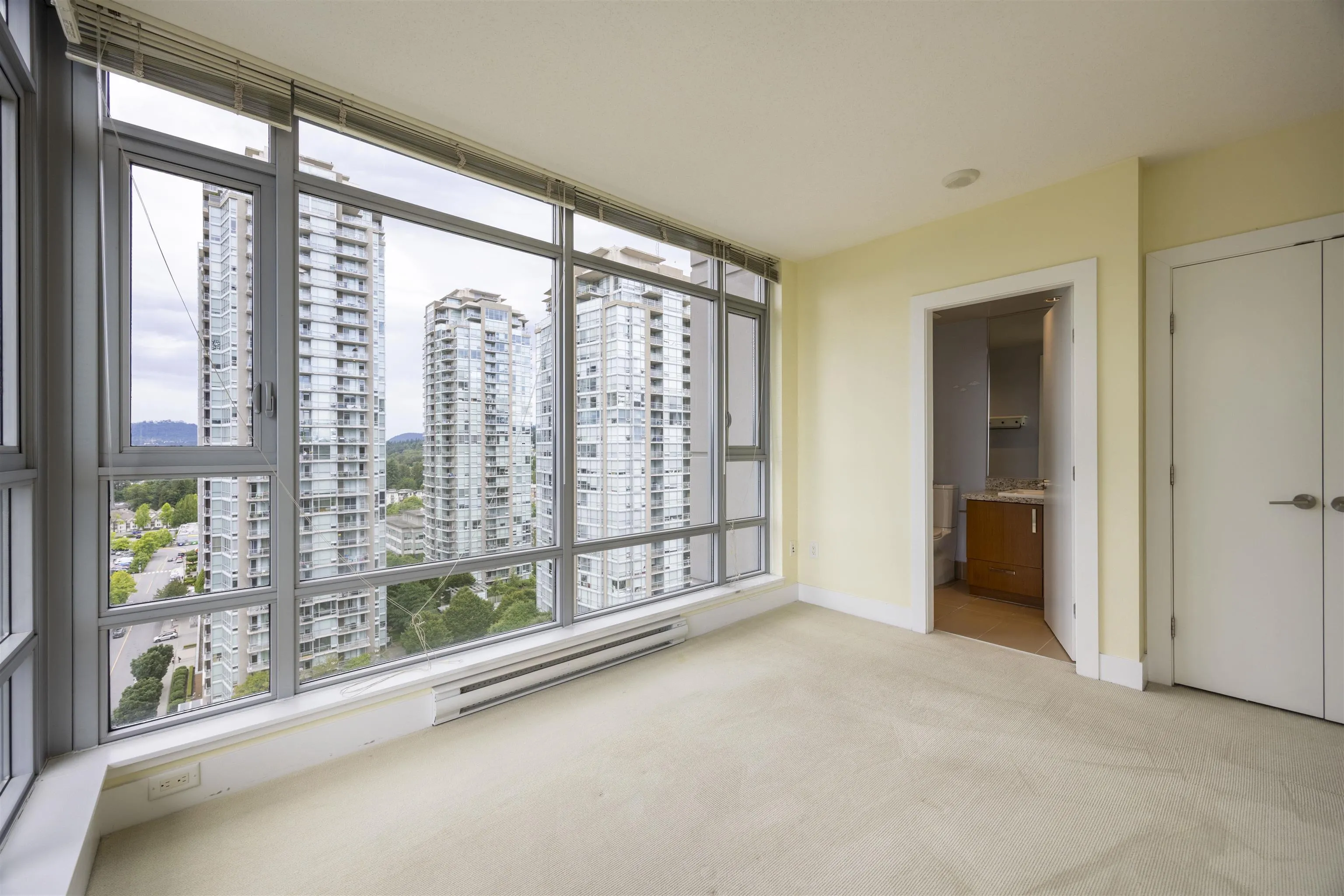 2002 1155 The High Street