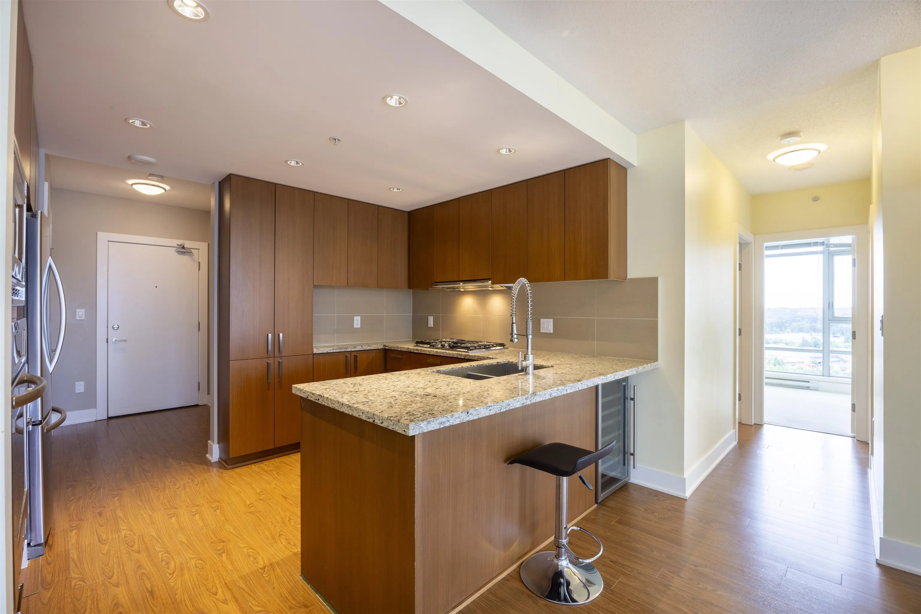 2002 1155 The High Street