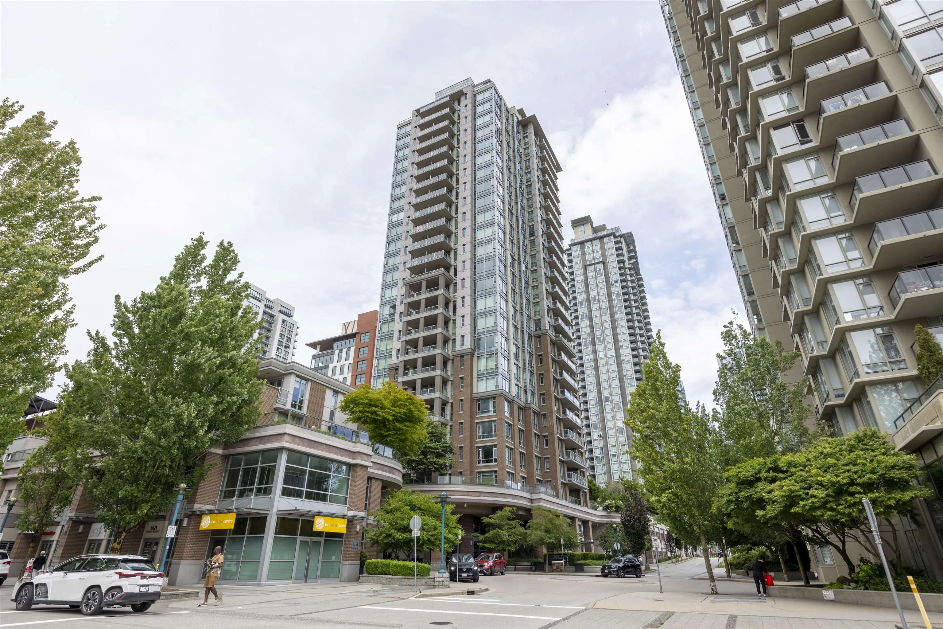 2002 1155 The High Street