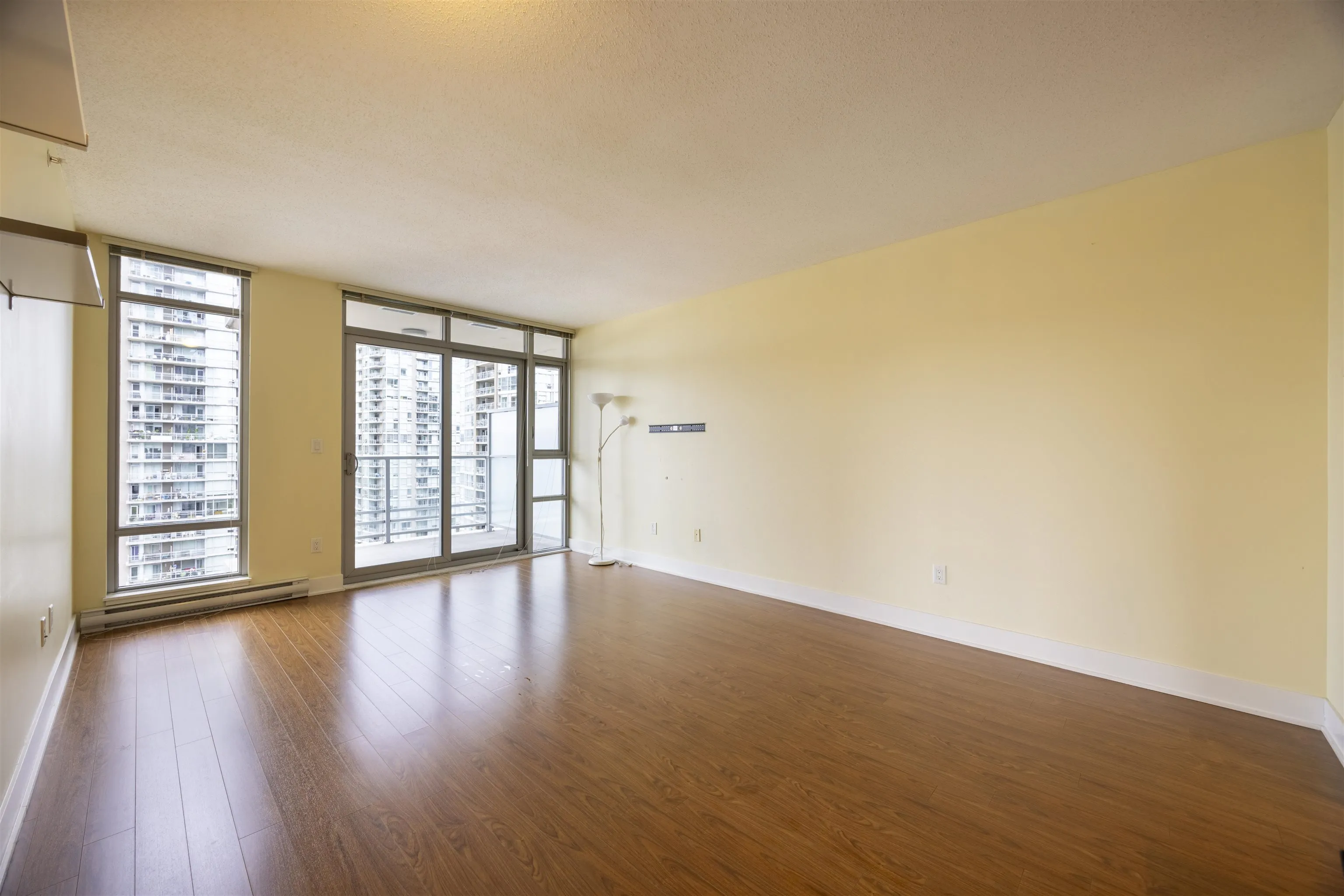 2002 1155 The High Street