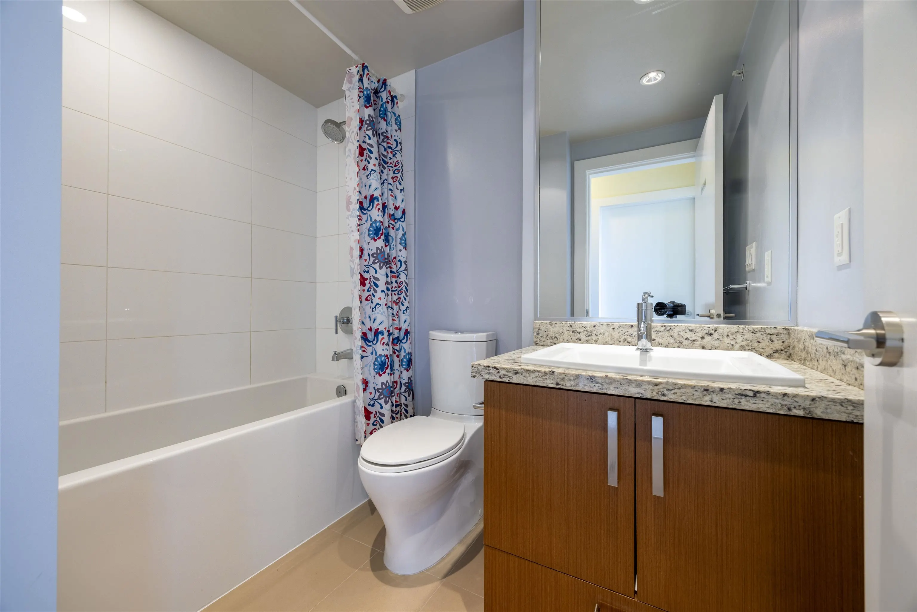 2002 1155 The High Street