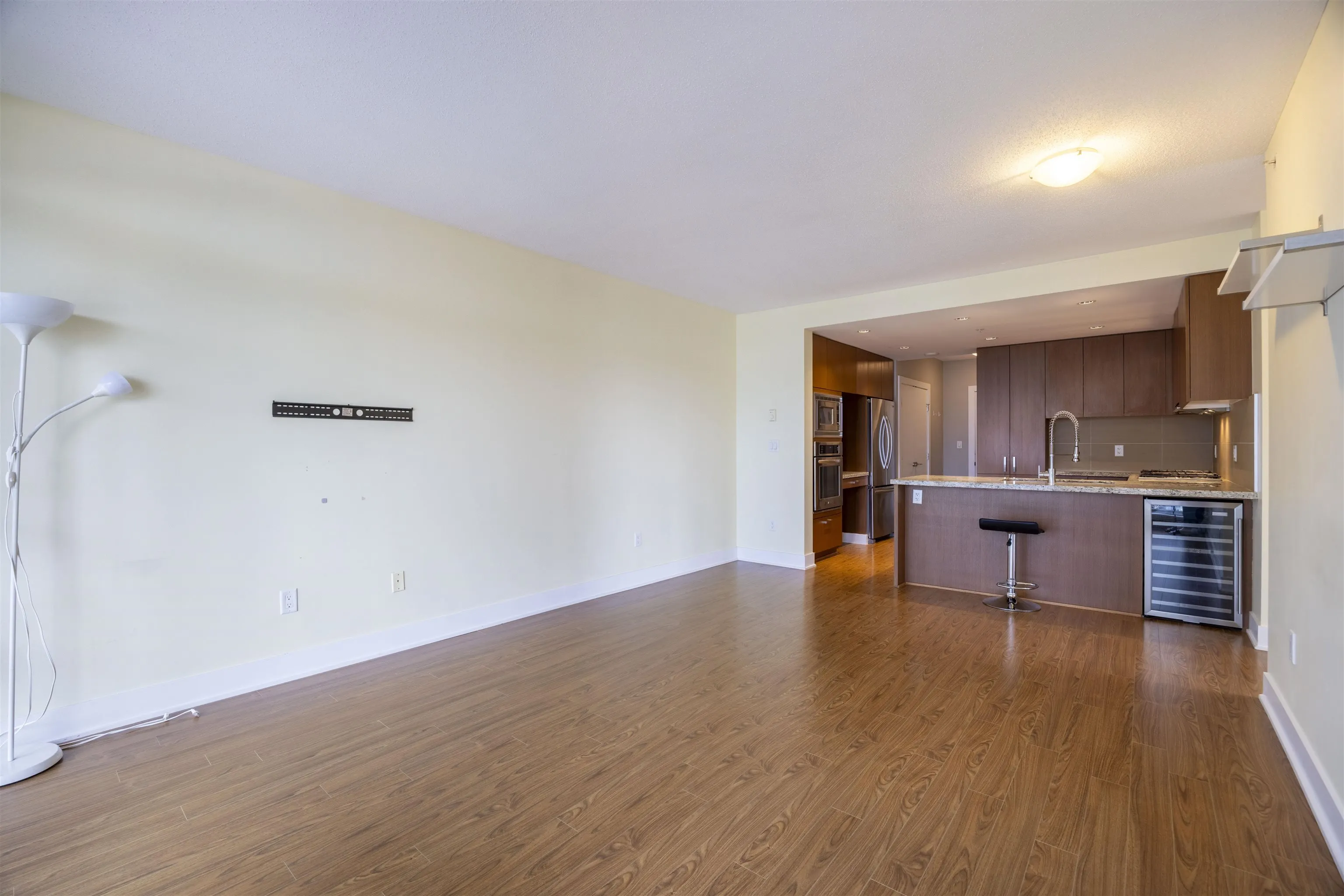 2002 1155 The High Street