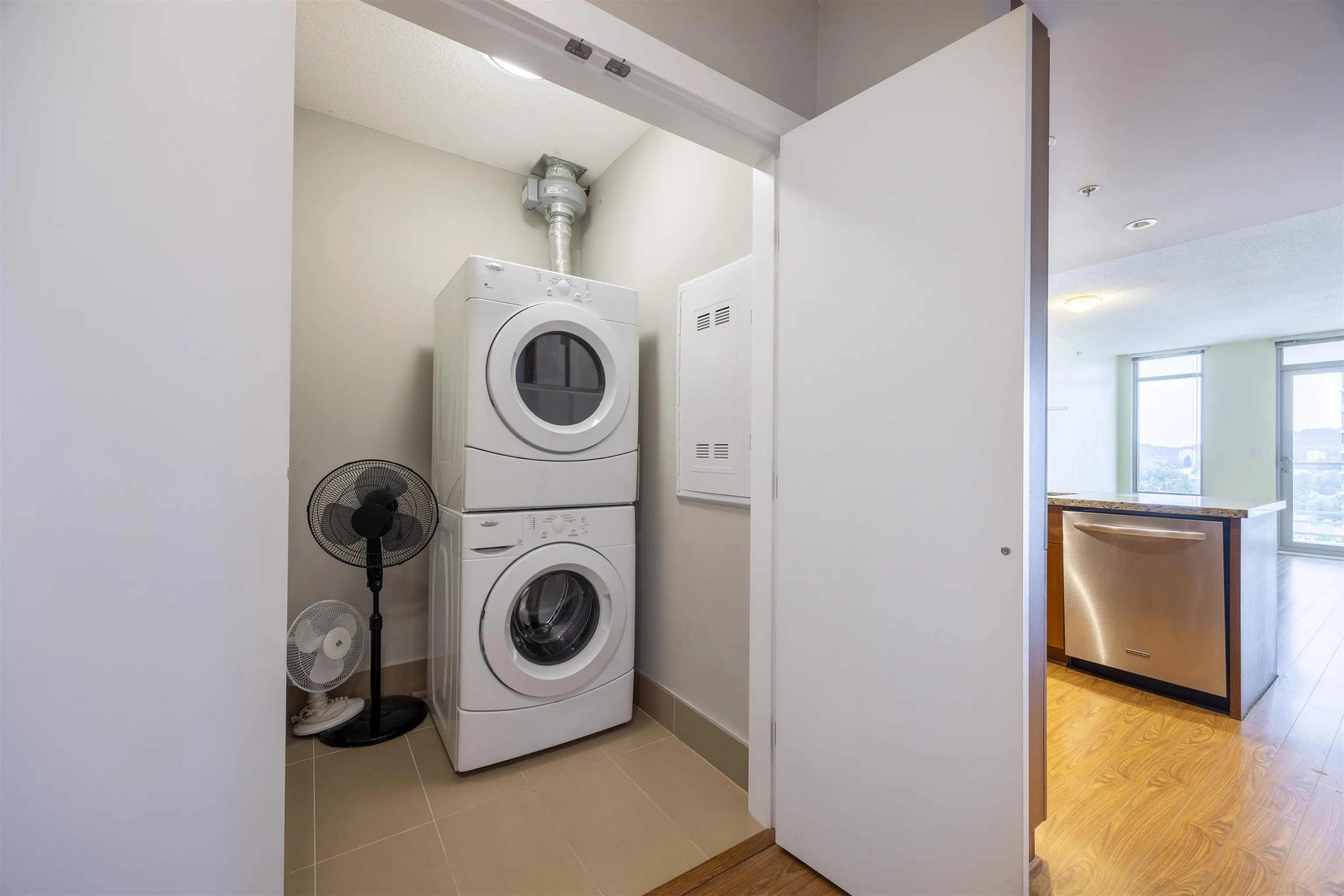 2002 1155 The High Street