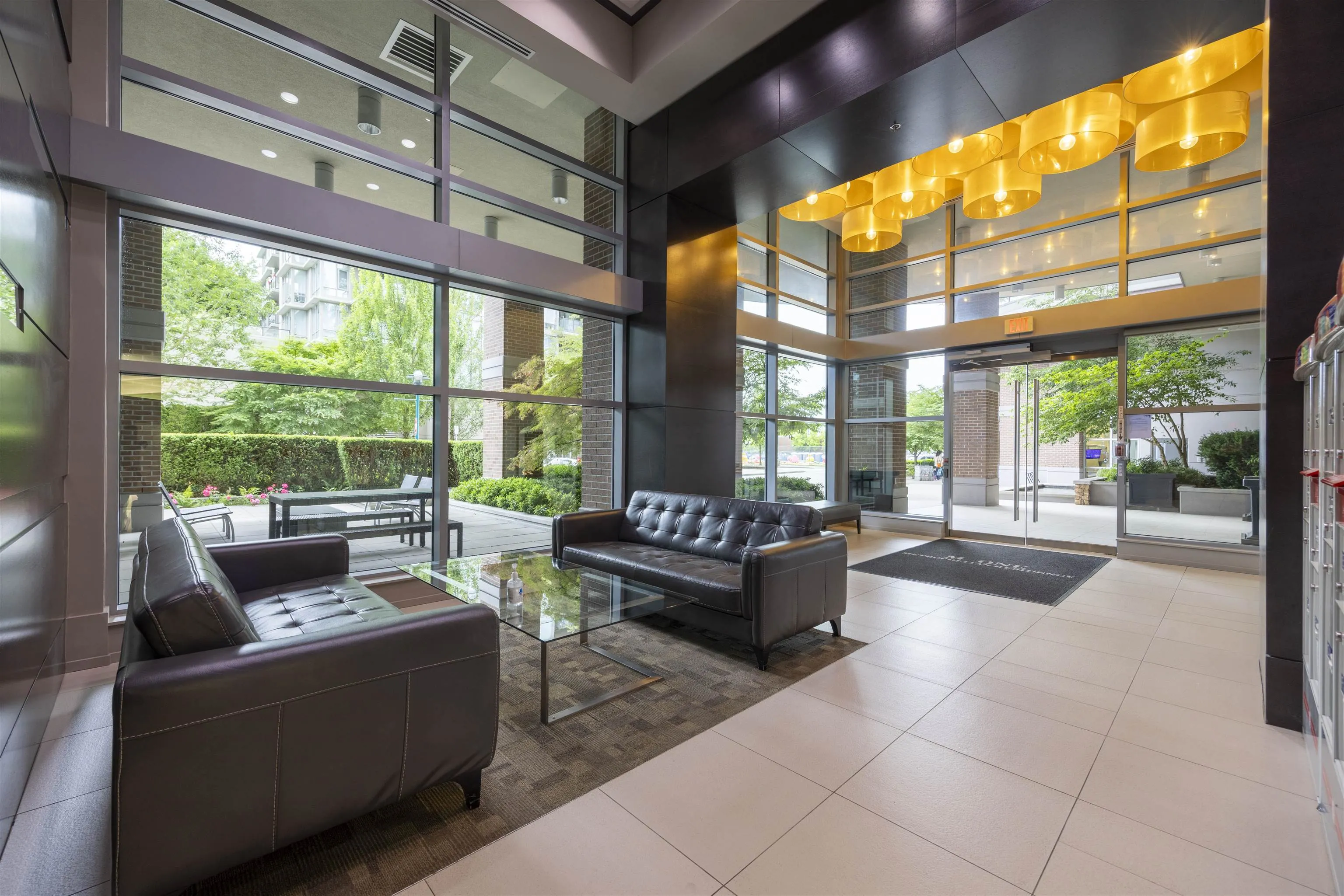 2002 1155 The High Street