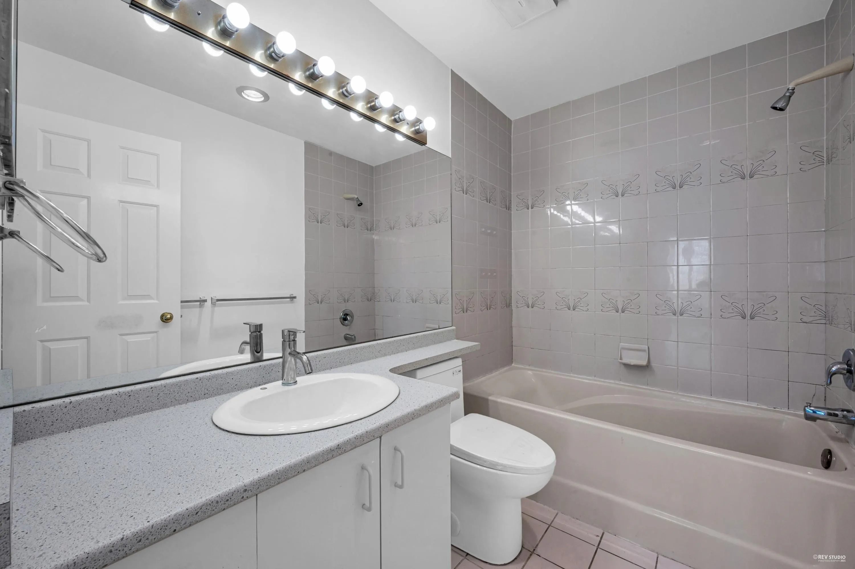 2104 6220 Mckay Avenue