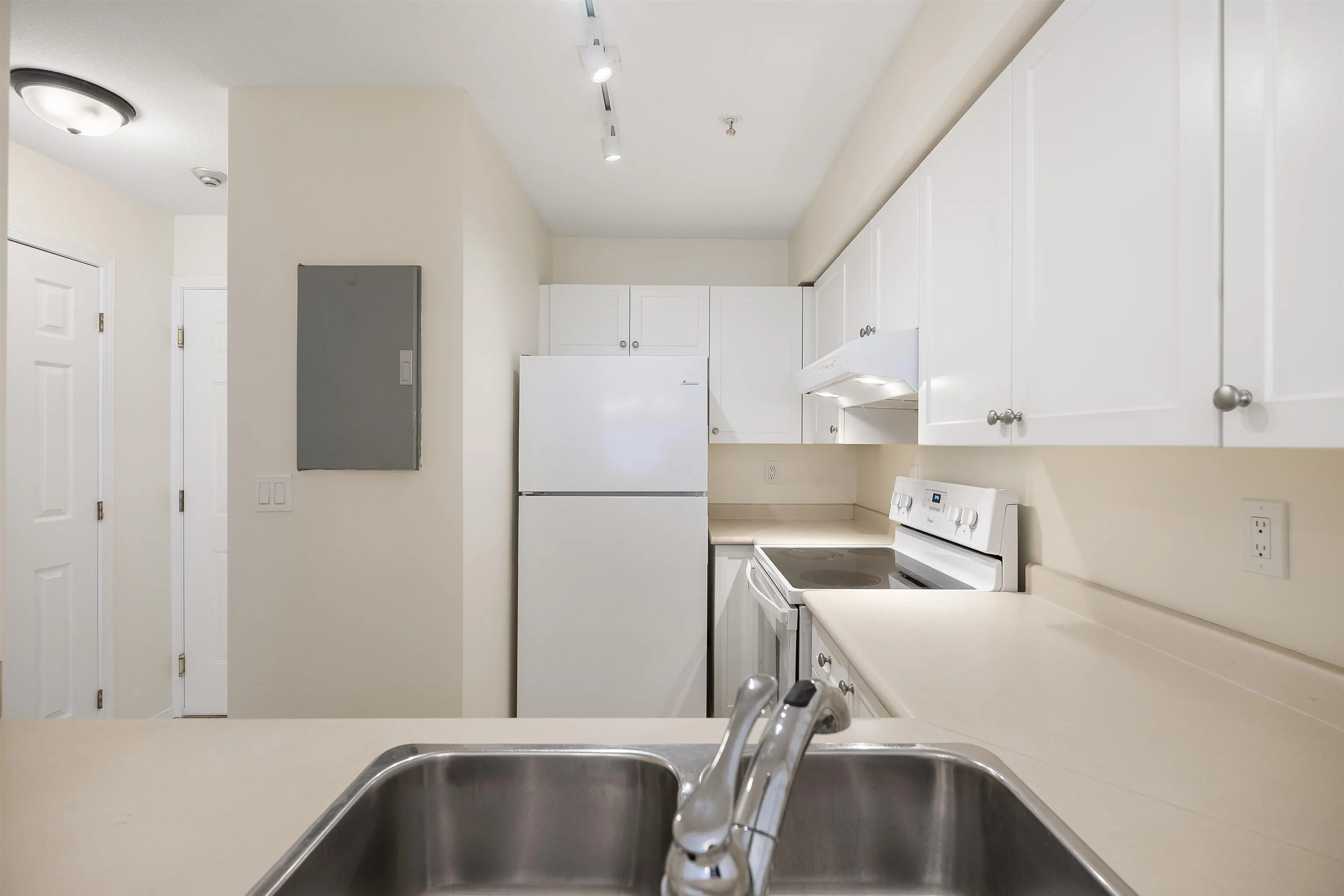 305 14355 103 Avenue