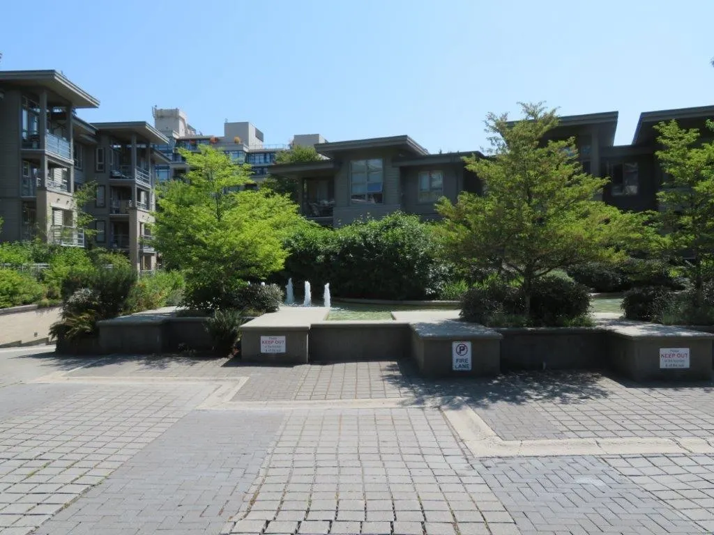 404 9339 University Crescent