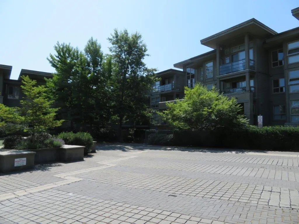 404 9339 University Crescent