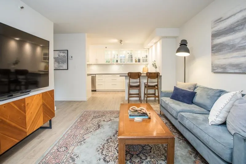 105 825 E 7th Avenue