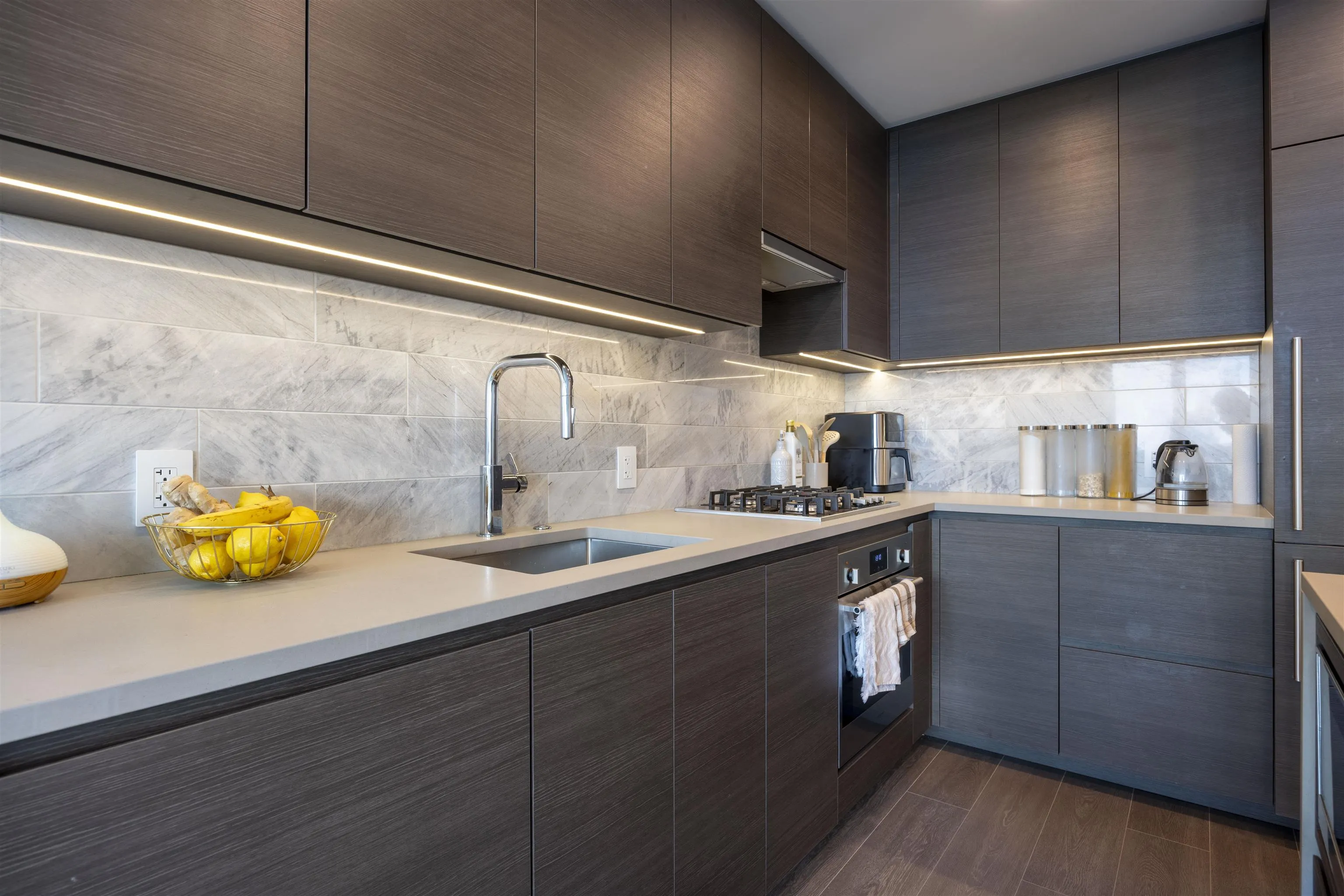 4402 2186 Gilmore Avenue