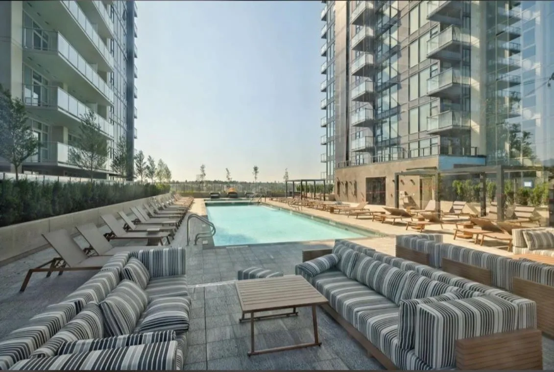 4402 2186 Gilmore Avenue