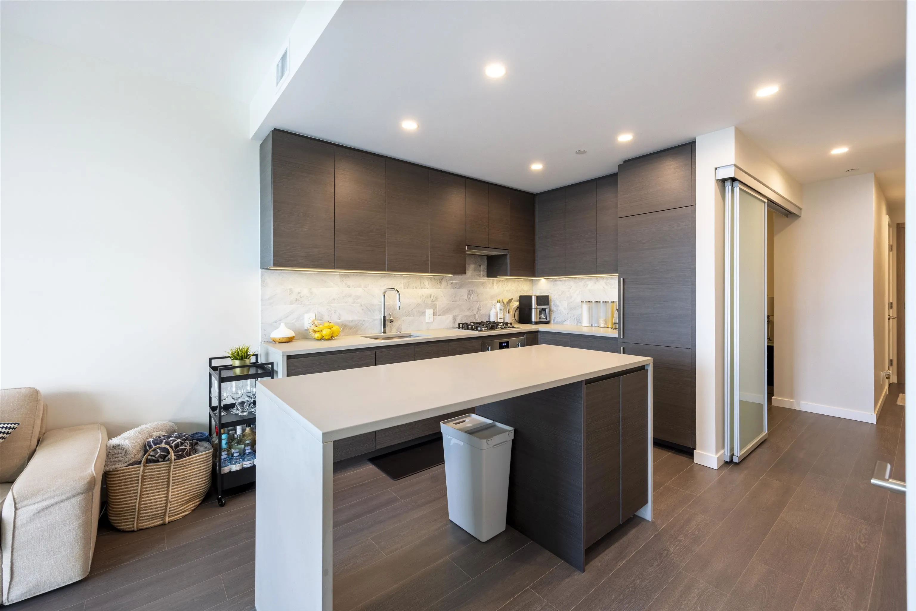 4402 2186 Gilmore Avenue