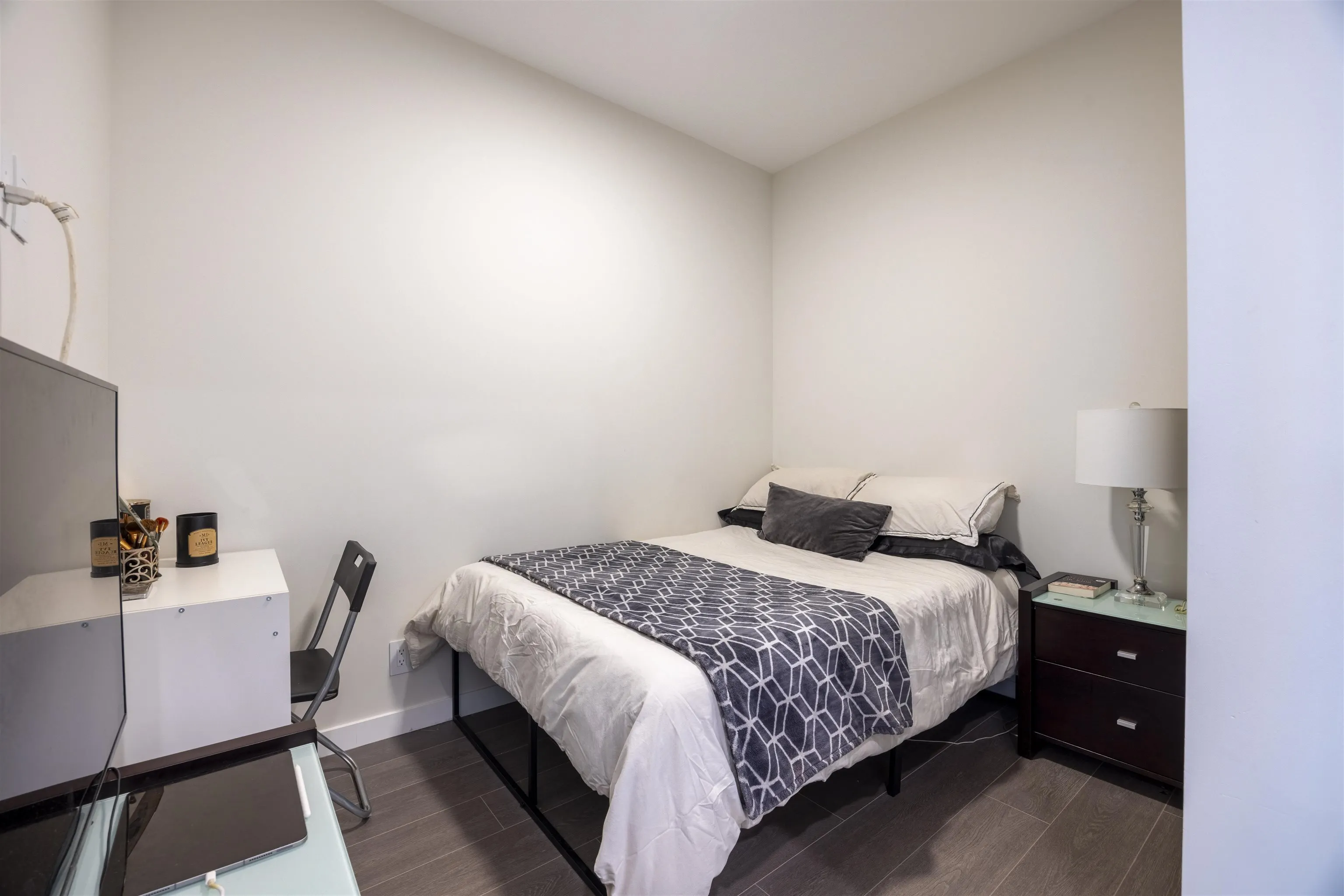 4402 2186 Gilmore Avenue