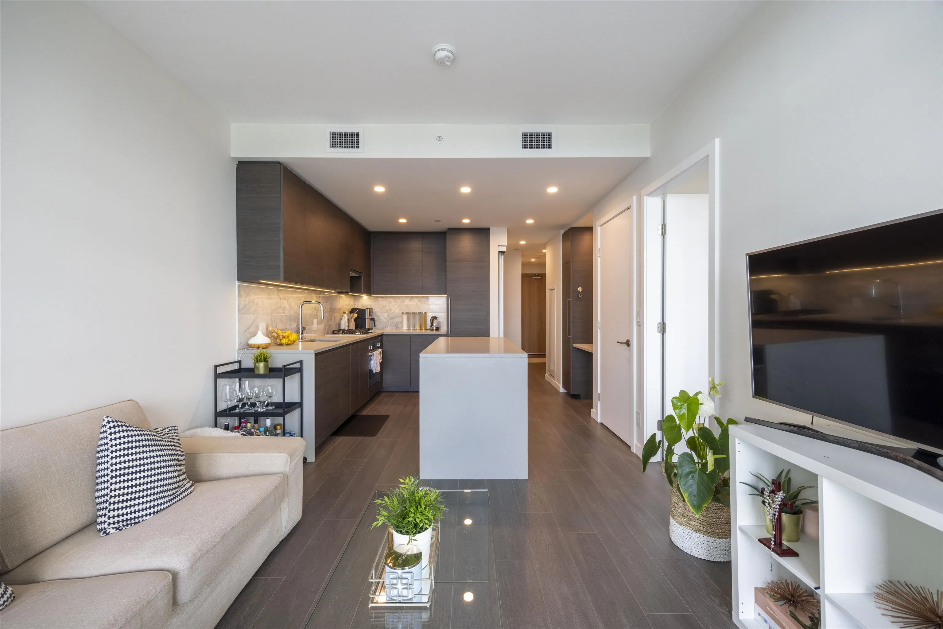 4402 2186 Gilmore Avenue