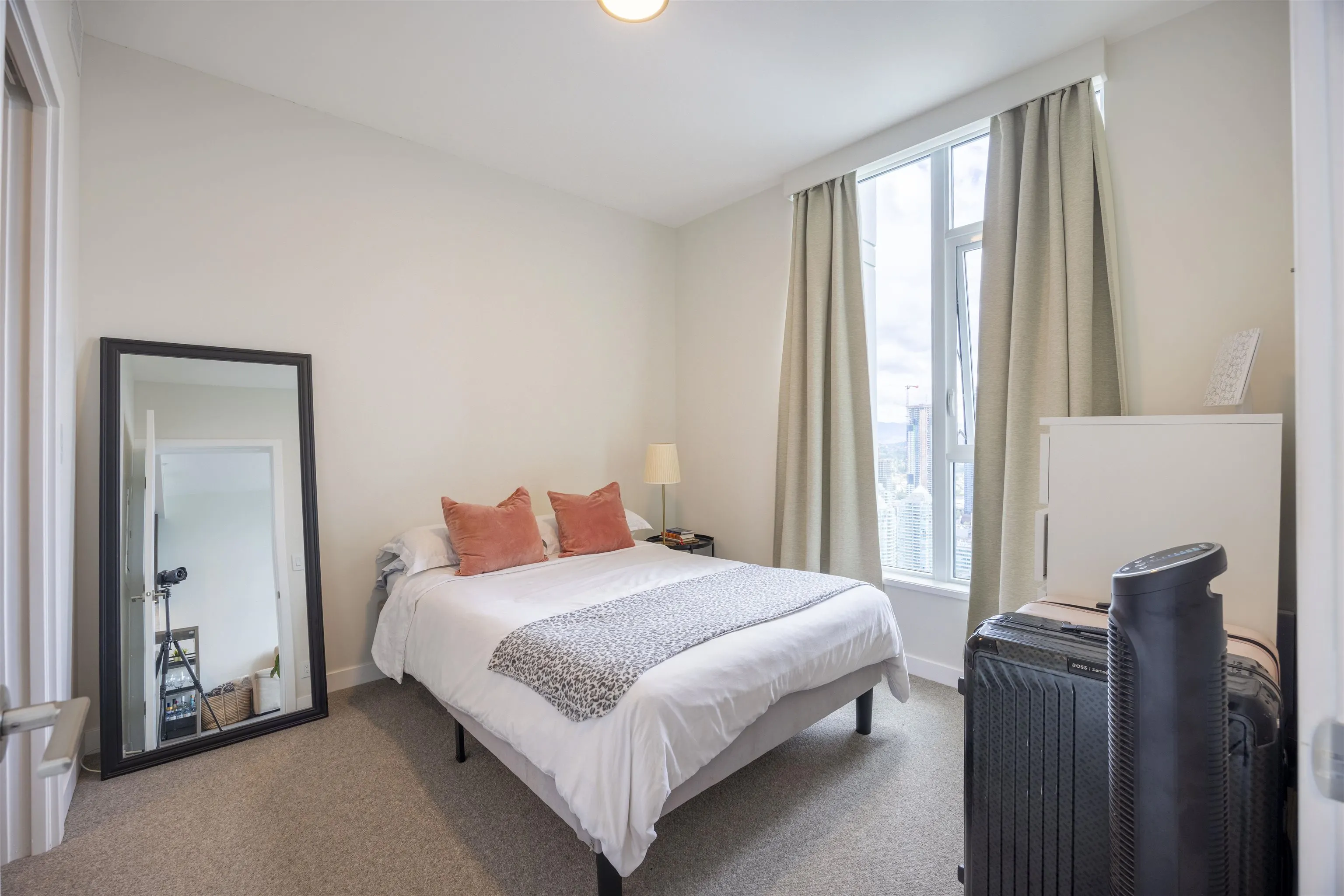 4402 2186 Gilmore Avenue