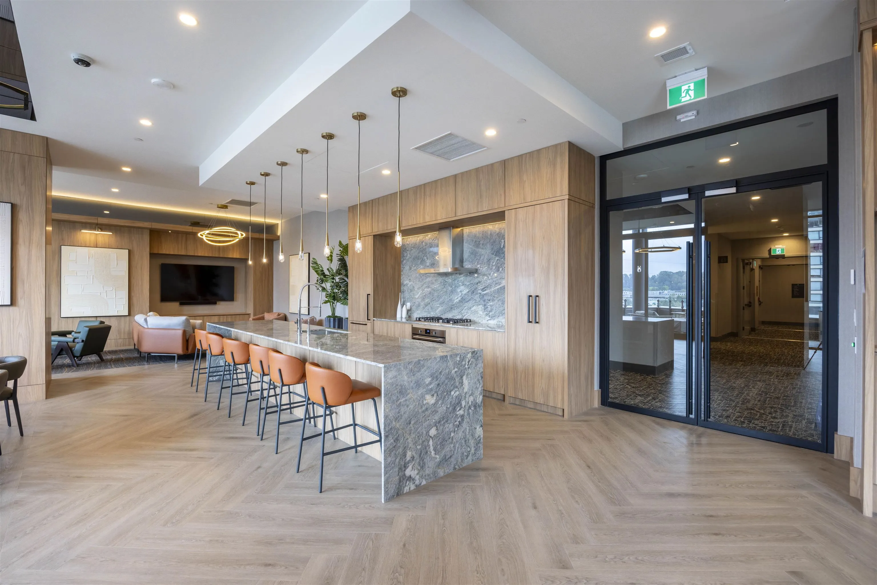 4402 2186 Gilmore Avenue