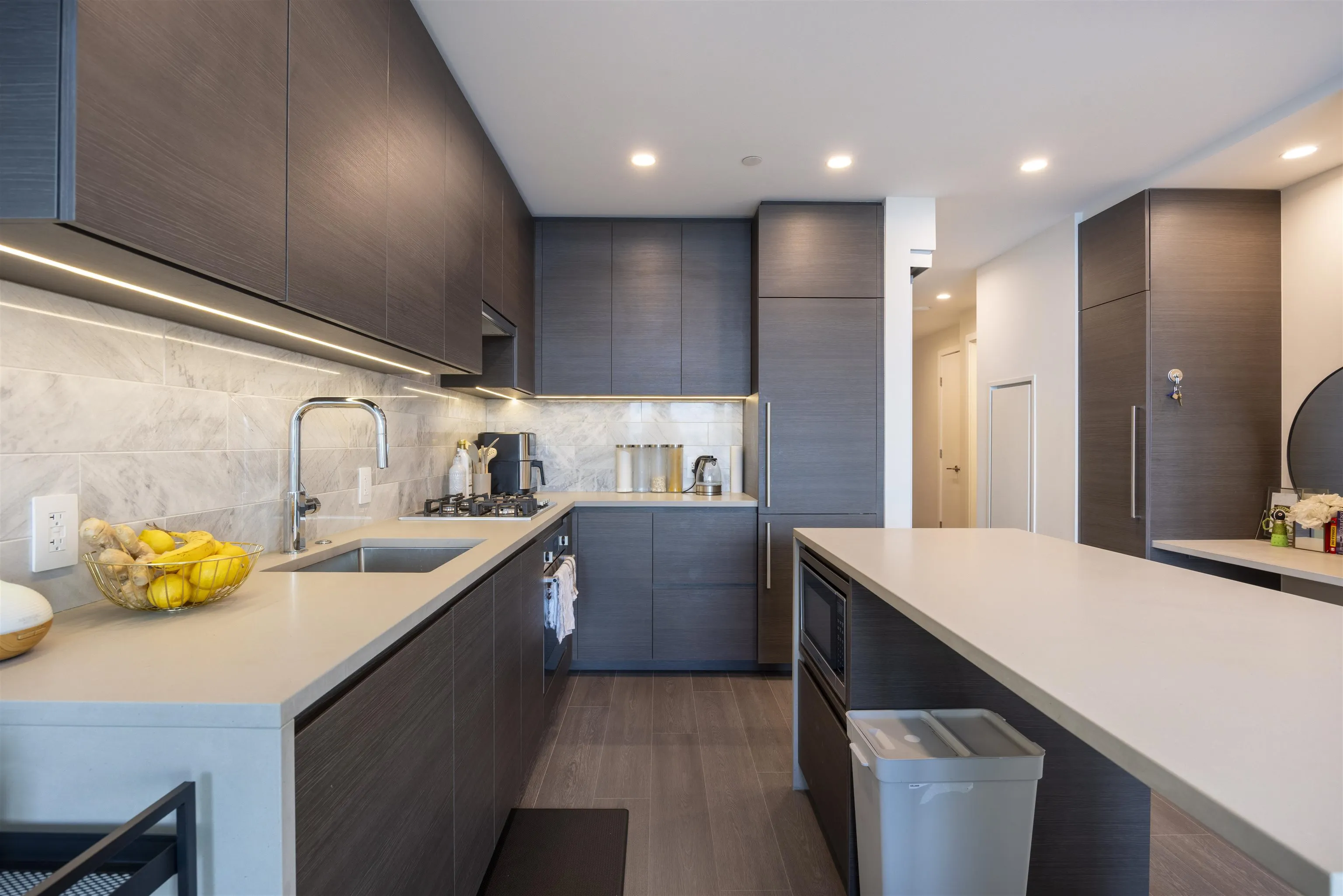 4402 2186 Gilmore Avenue