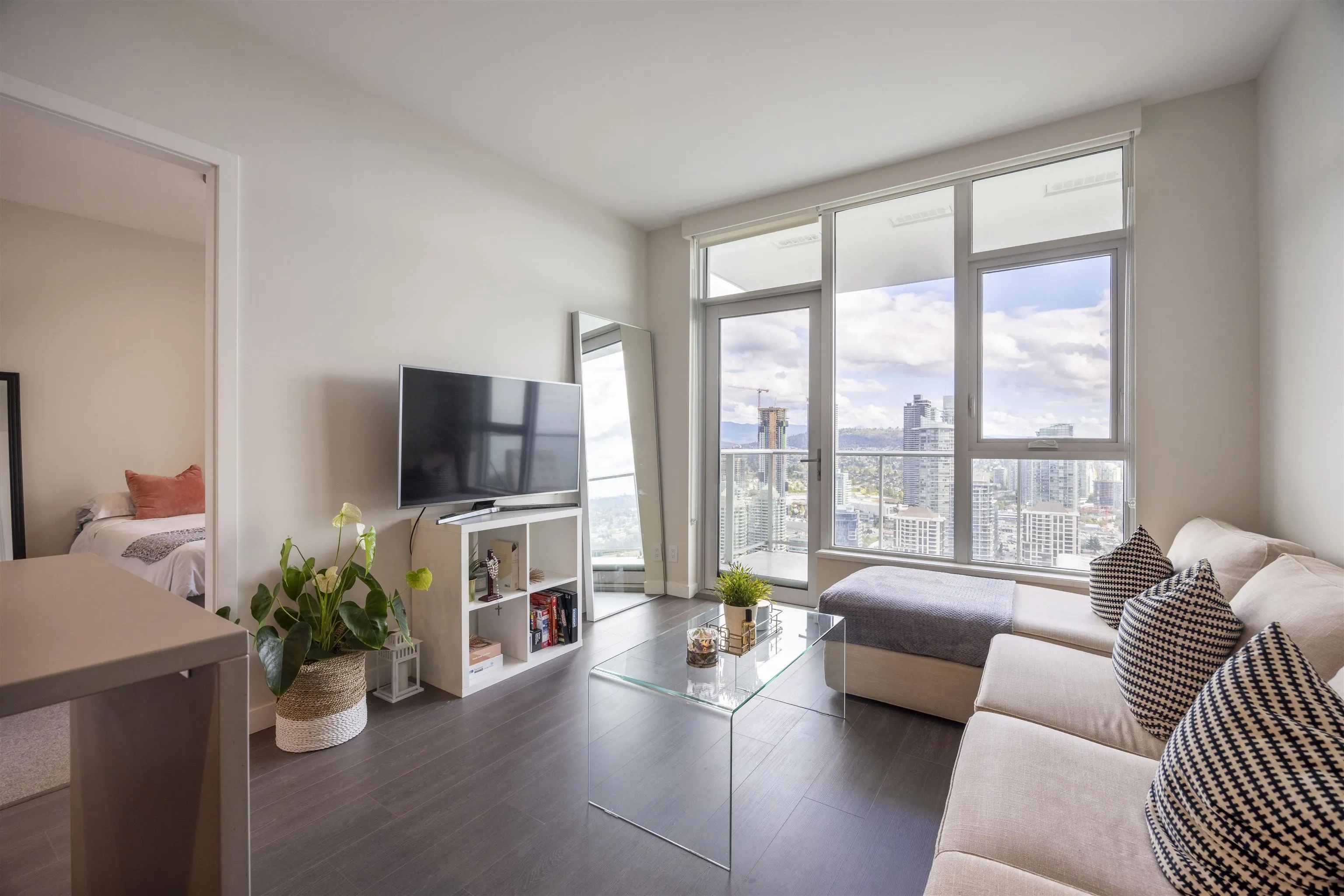 4402 2186 Gilmore Avenue